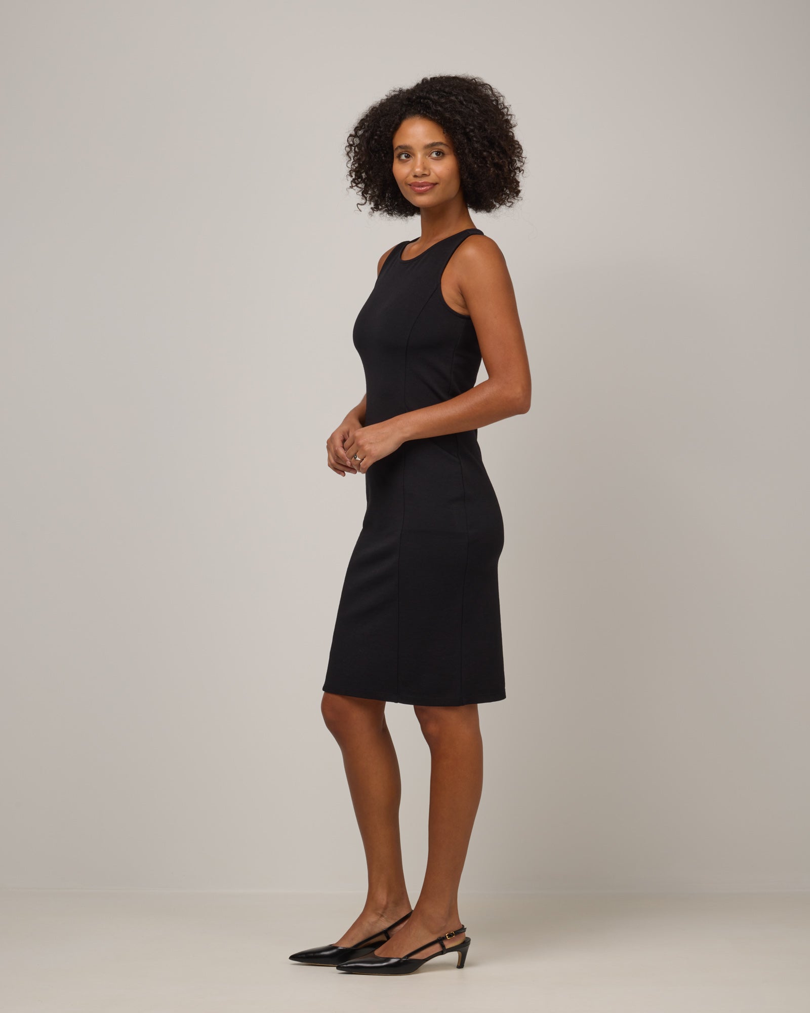 model-spec:Valyn is 5'10", wearing a size S