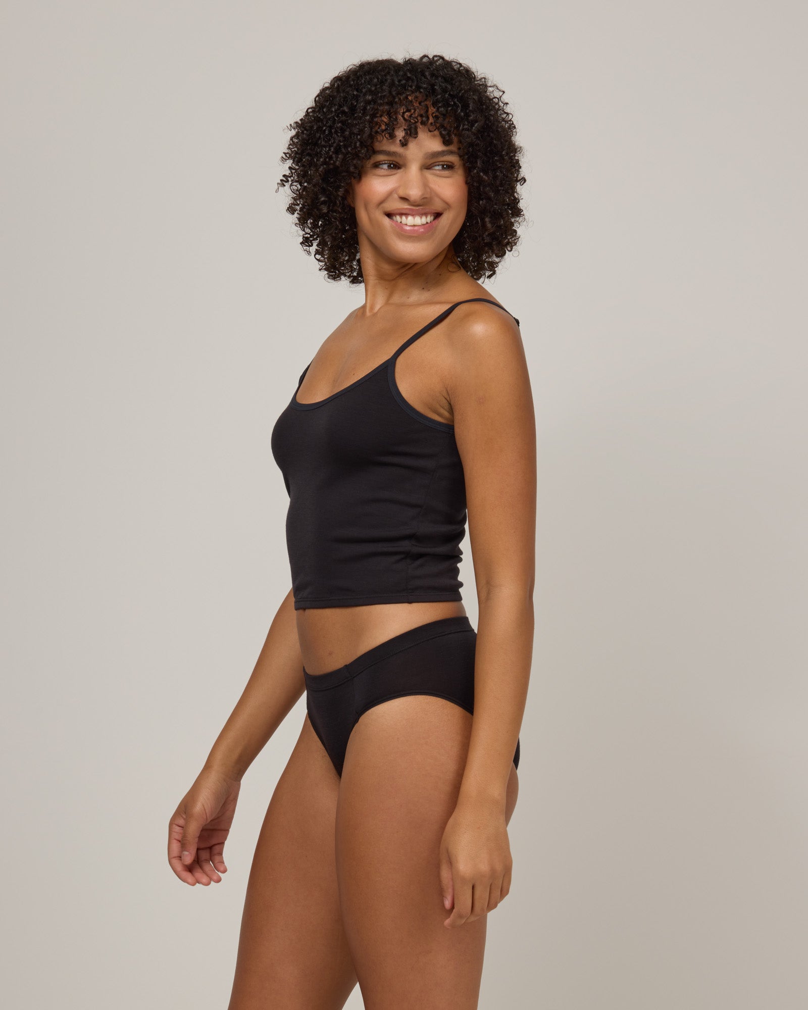 model-spec:Janiah is 5'7", wearing a size XS