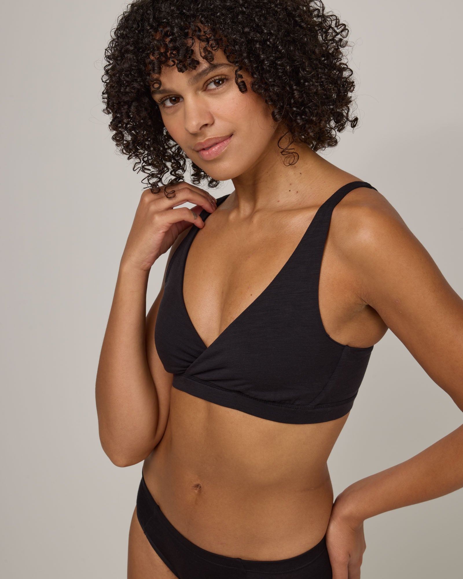 Roam Merino Wool Convertible Wrap Bra - Black – Roam Convertible