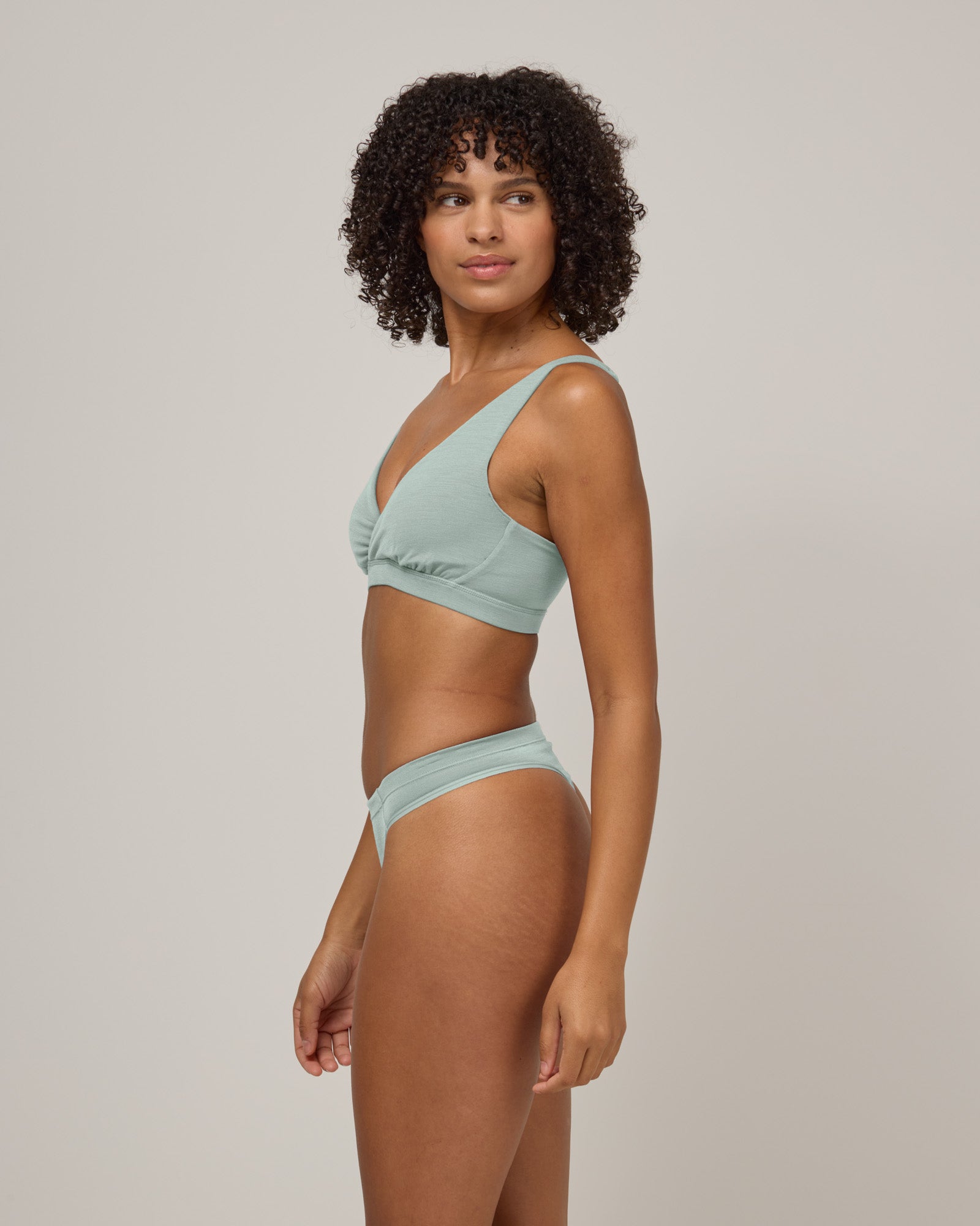 model-spec:Janiah's hips are 36", and she wears a size XS