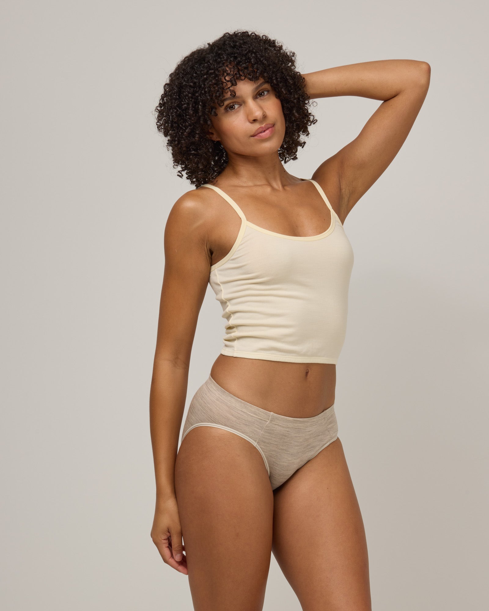 model-spec:Janiah is 5'7", wearing a size XS