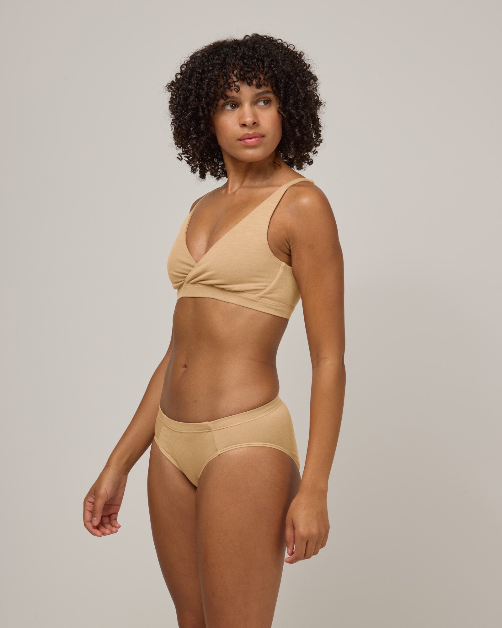 model-spec:Janiah's hips are 36", and she wears a size XS