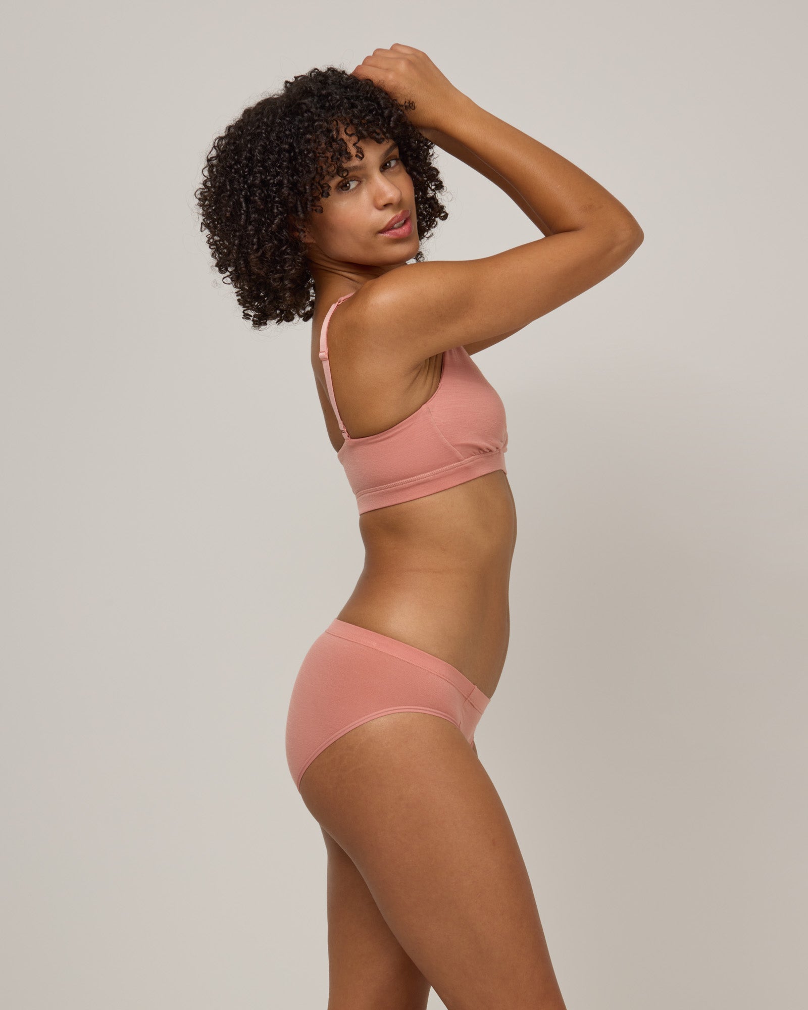 model-spec:Janiah's bust is 32", and she wears a size XS