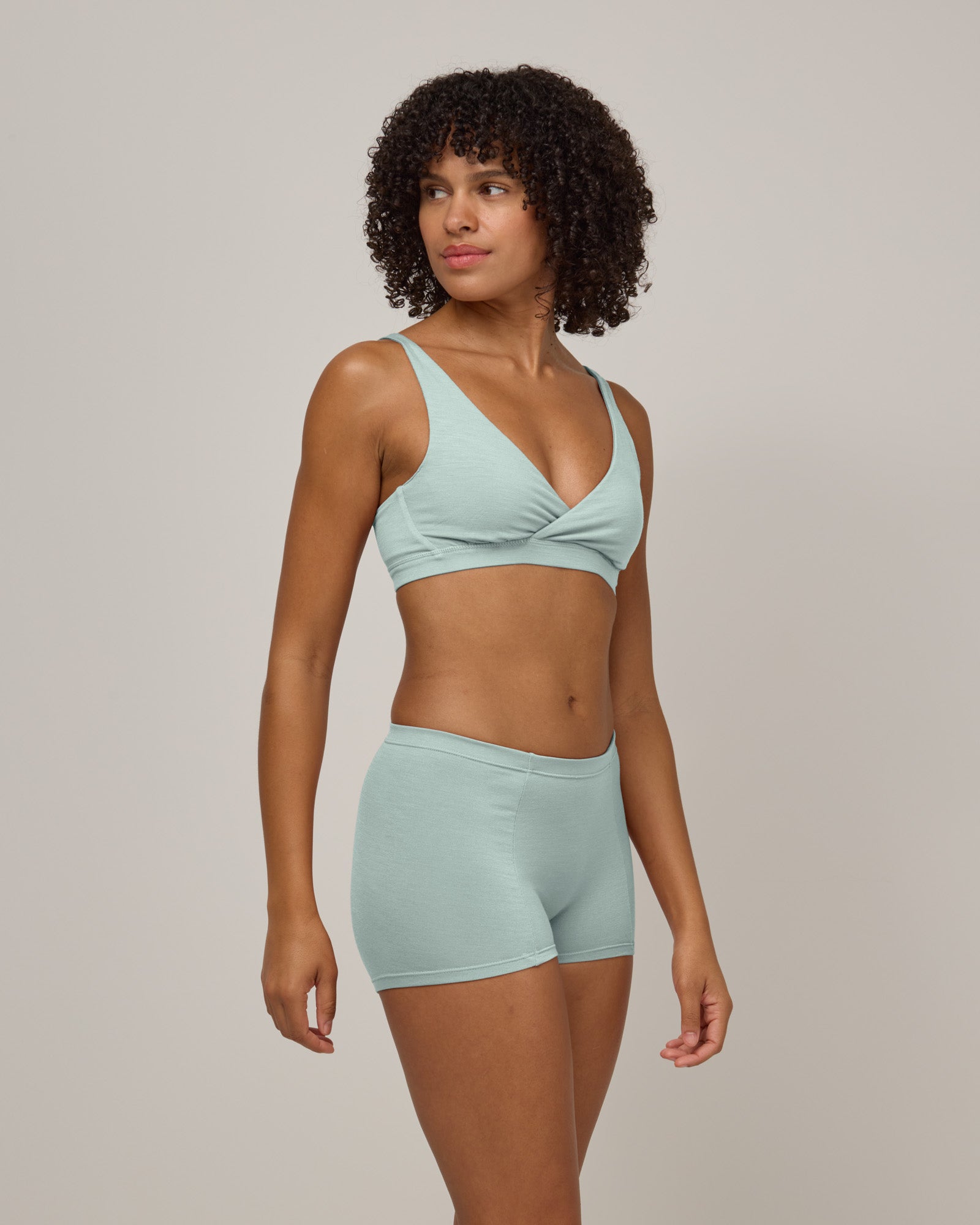 model-spec:Janiah's hips are 36", and she wears a size XS