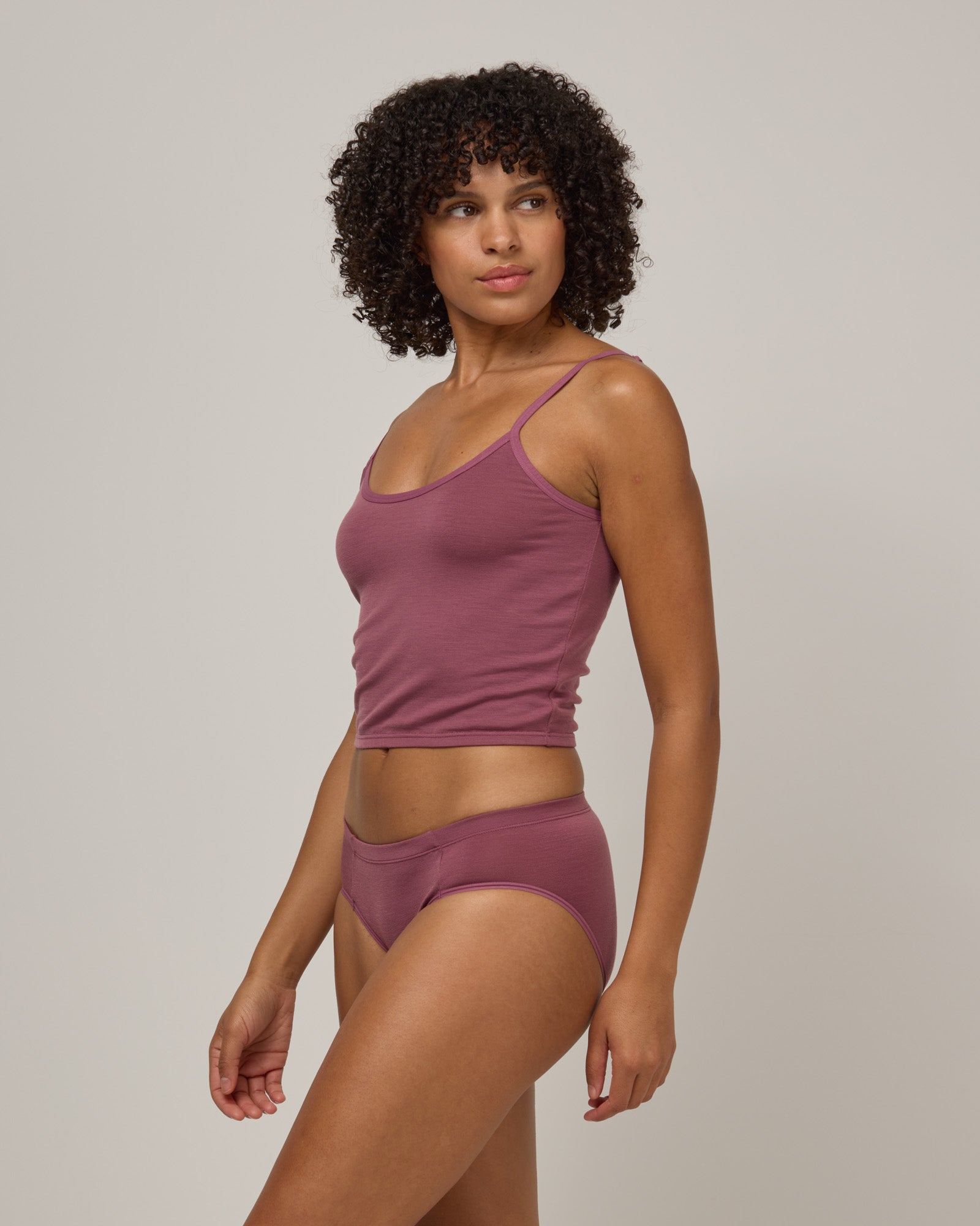 model-spec:Janiah is 5'7", wearing a size XS