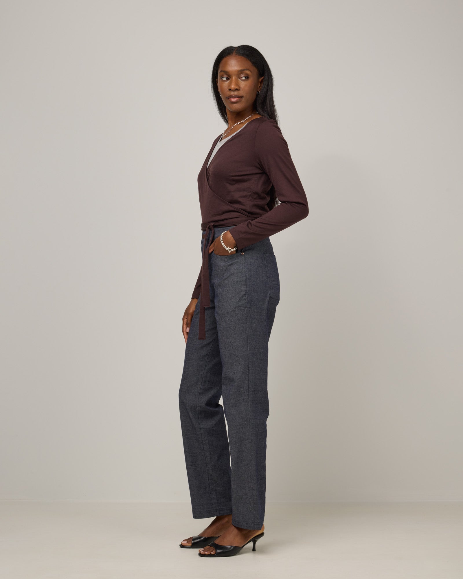 model-spec:Laah is 5'9", wearing a size M