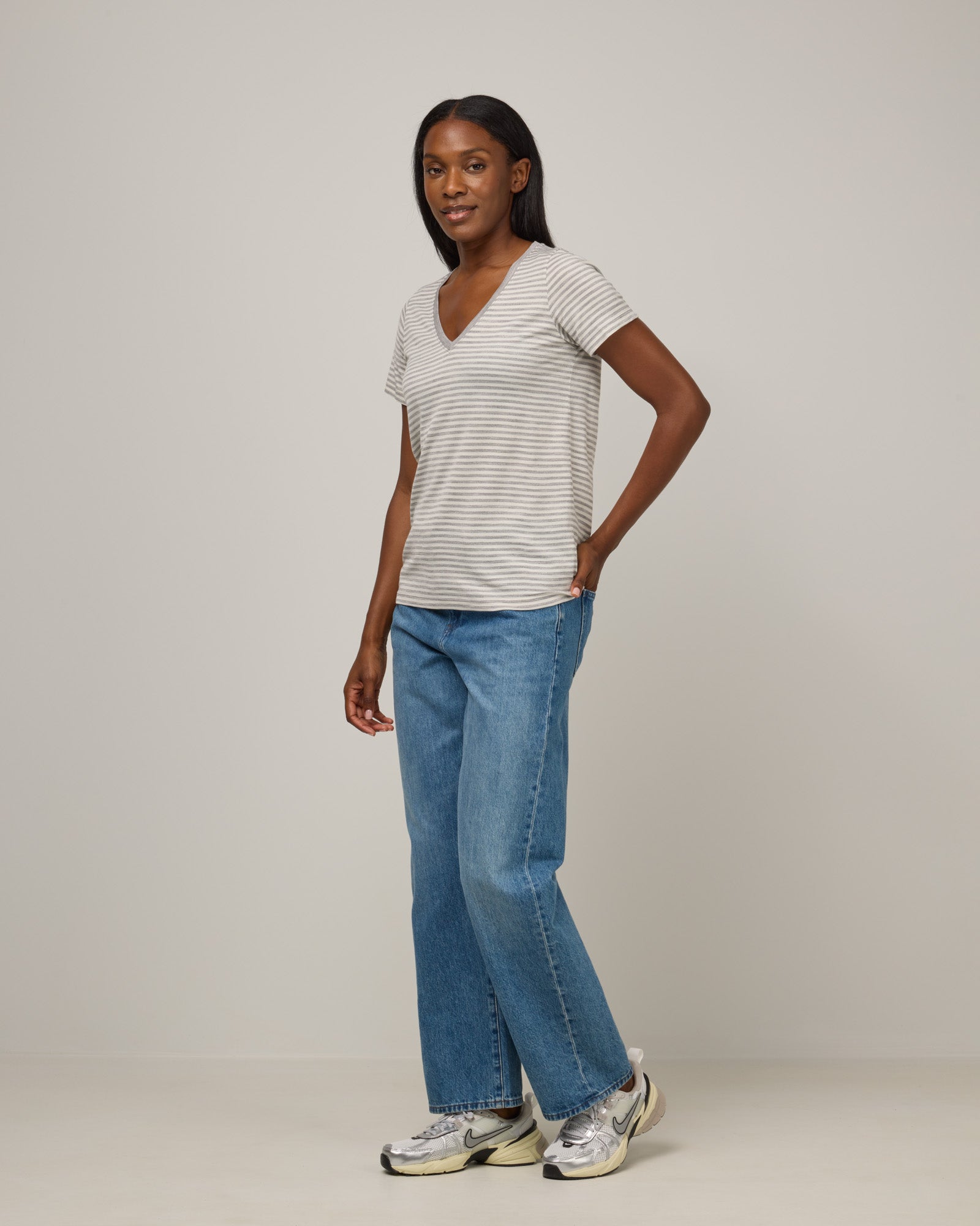 model-spec:Laah is 5'9", wearing a size M