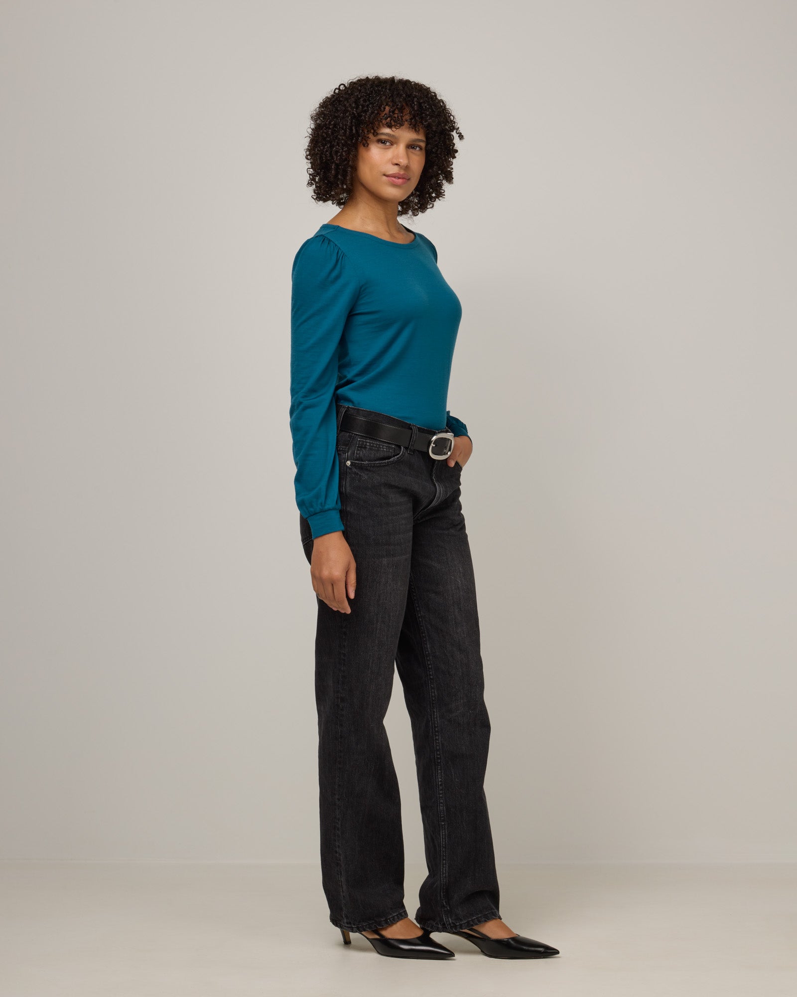 model-spec:Janiah is 5'7", wearing a size XS