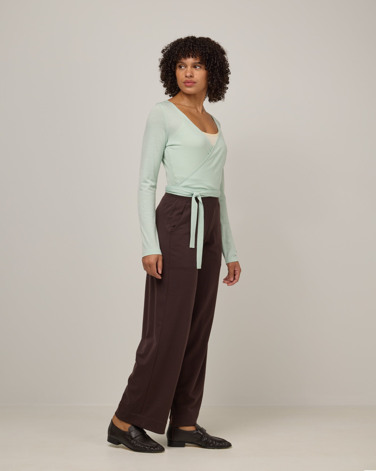 model-spec:Janiah is 5'7", wearing a size XS