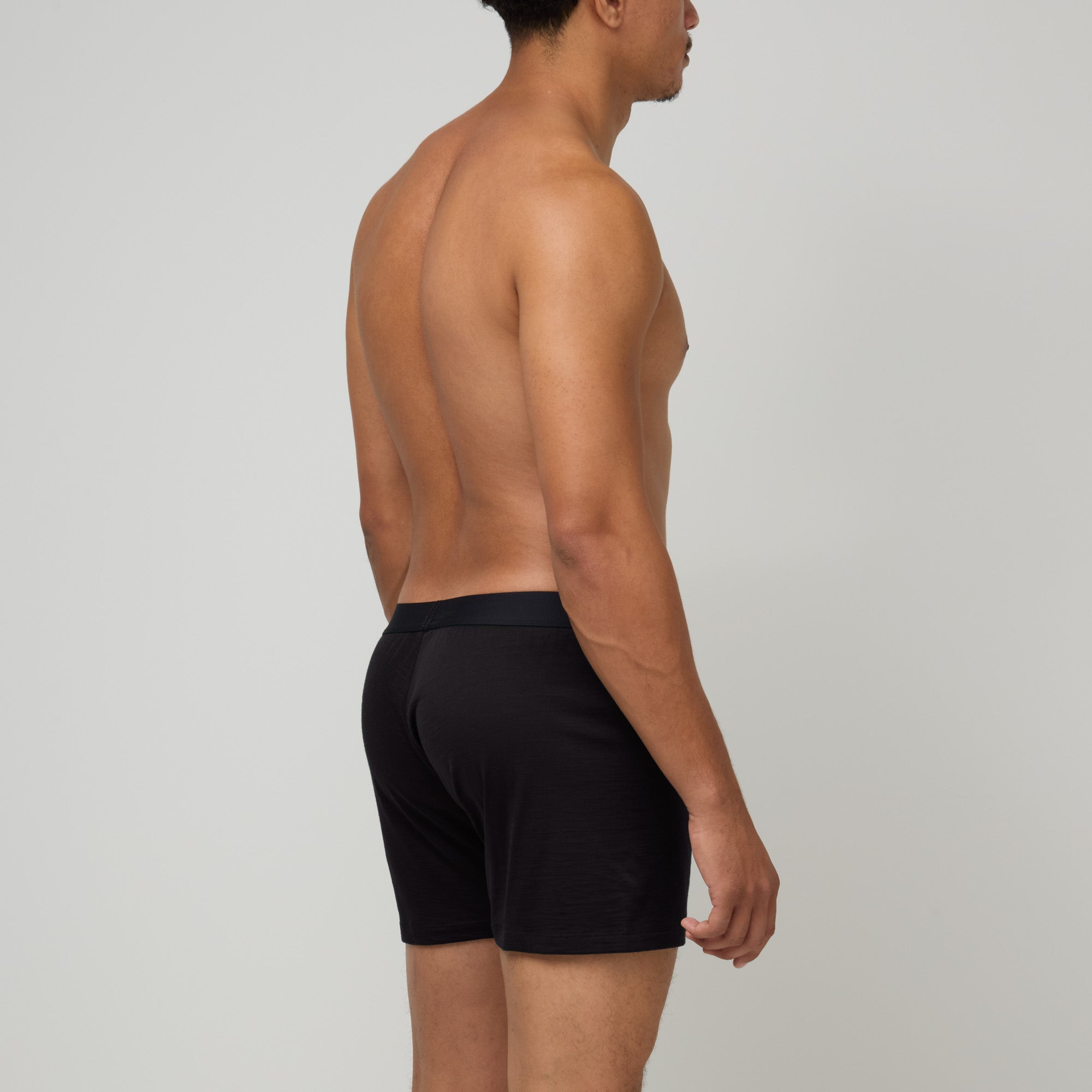 model-spec:Nico is 5'11", and wears size M