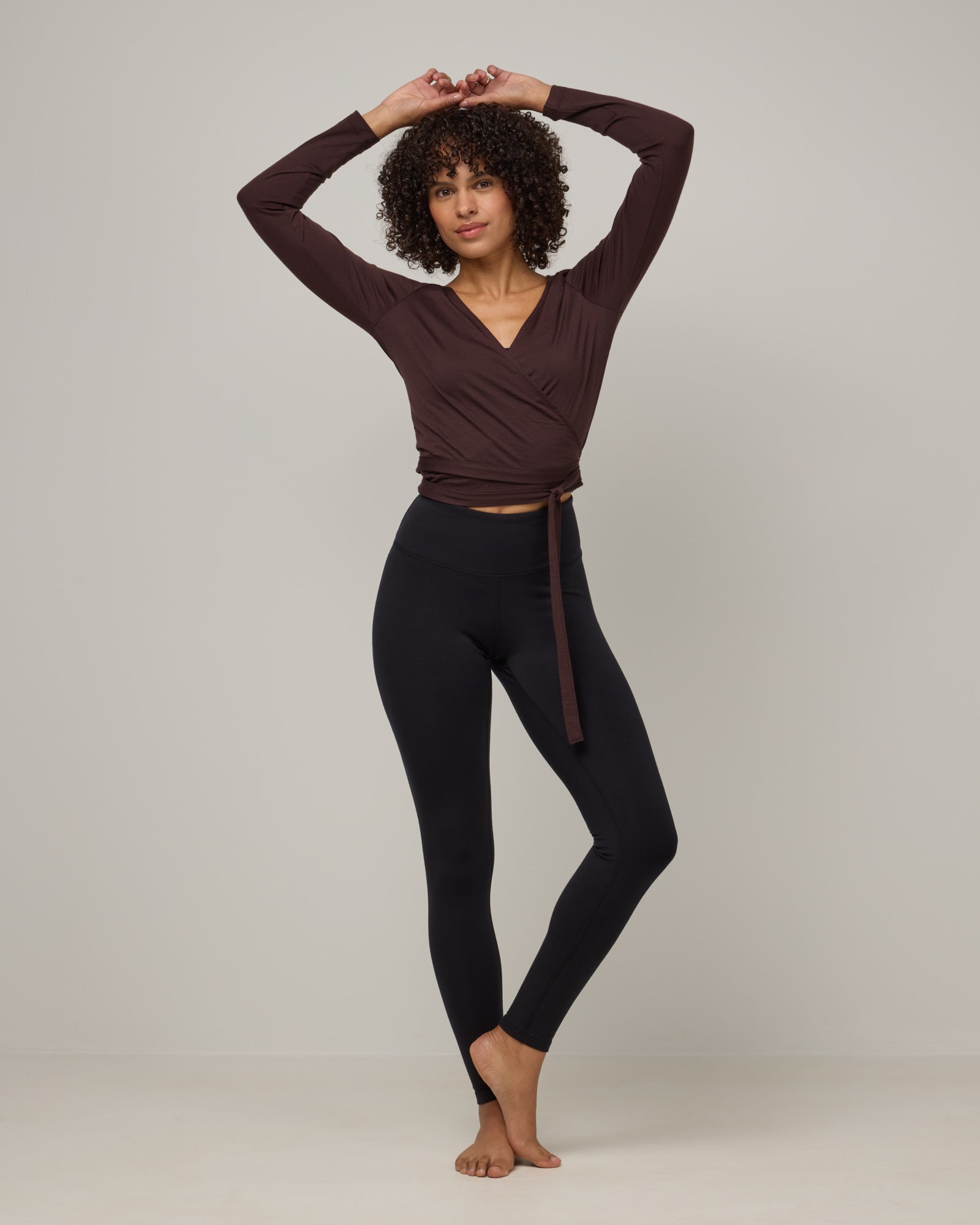 model-spec:Janiah is 5'7", wearing a size XS