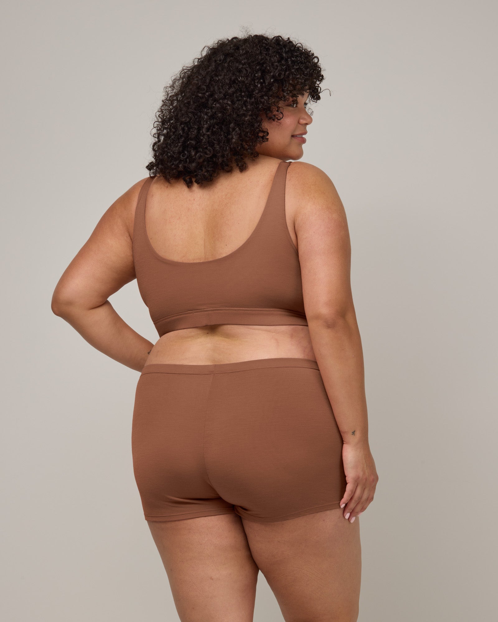model-spec:Daron's bust is 51.5", and she wears a size 2X