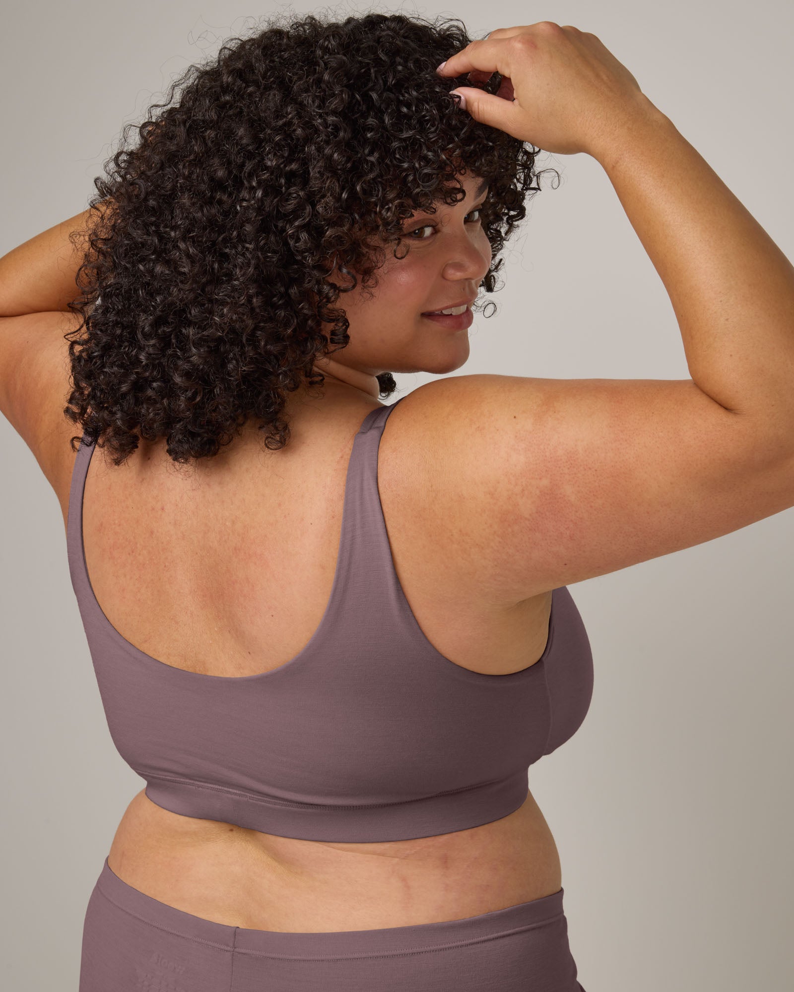 model-spec:Daron's bust is 51.5", and she wears a size 2X