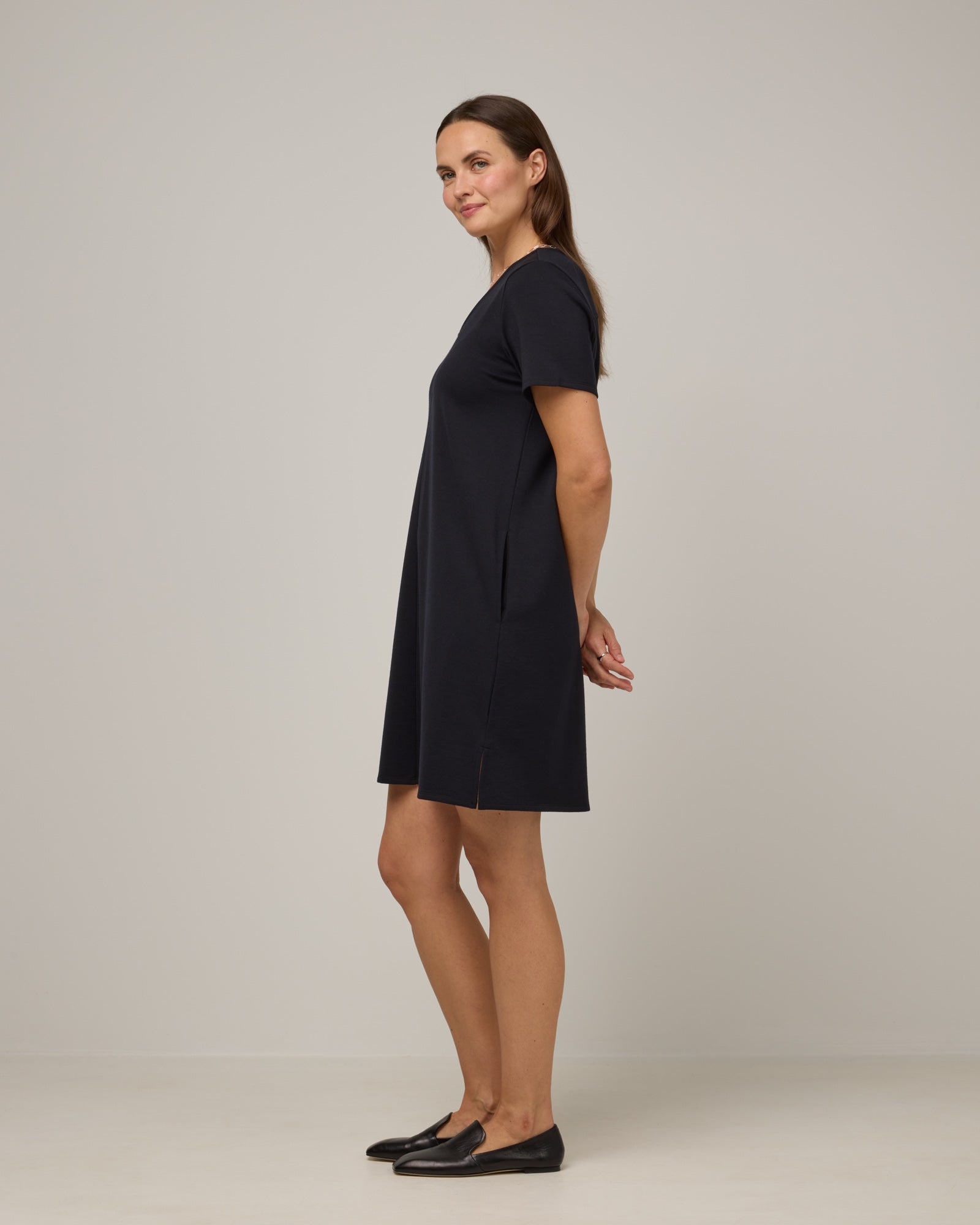 model-spec:Nicole is 5'8", wearing a size S