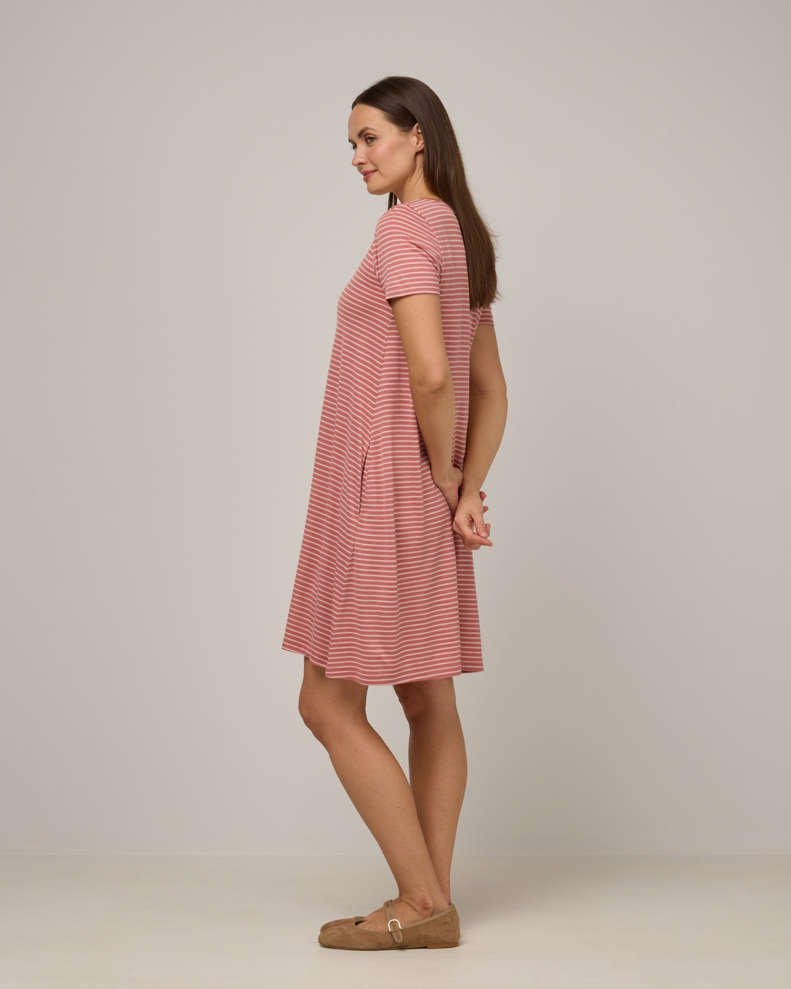 model-spec:Nicole is 5'8", wearing a size S Long