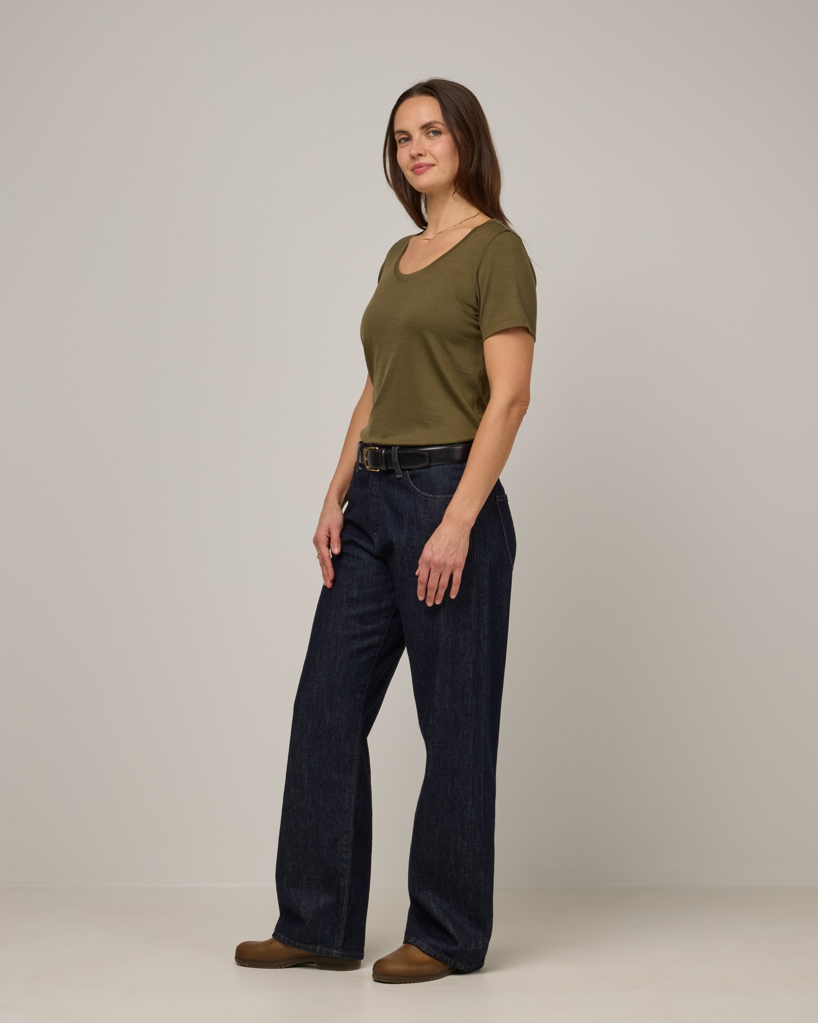 model-spec:Nicole is 5'8", wearing a size S