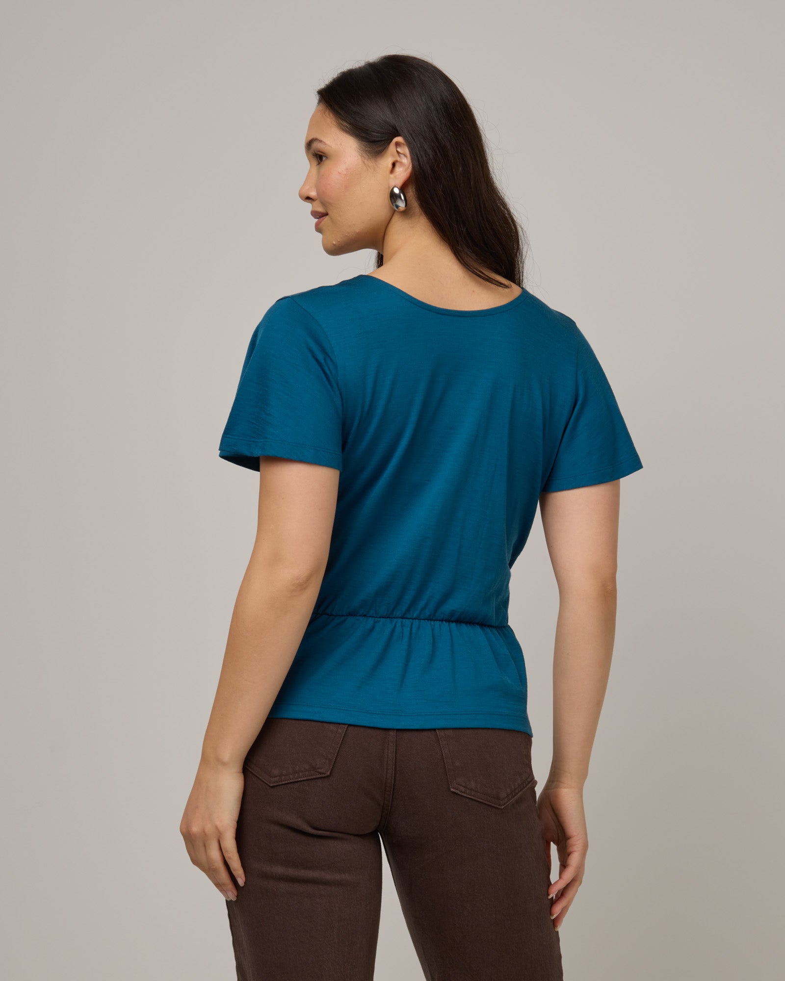 model-spec:Maile is 5'9", wearing a size M