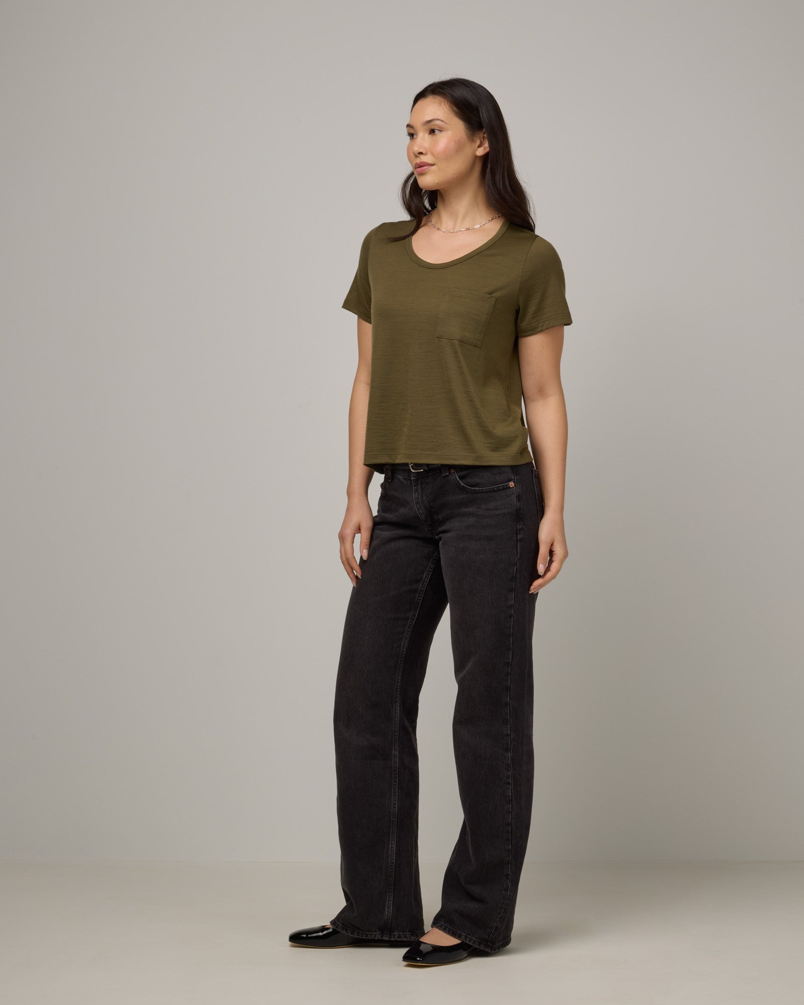 model-spec:Maile is 5'9", wearing a size M