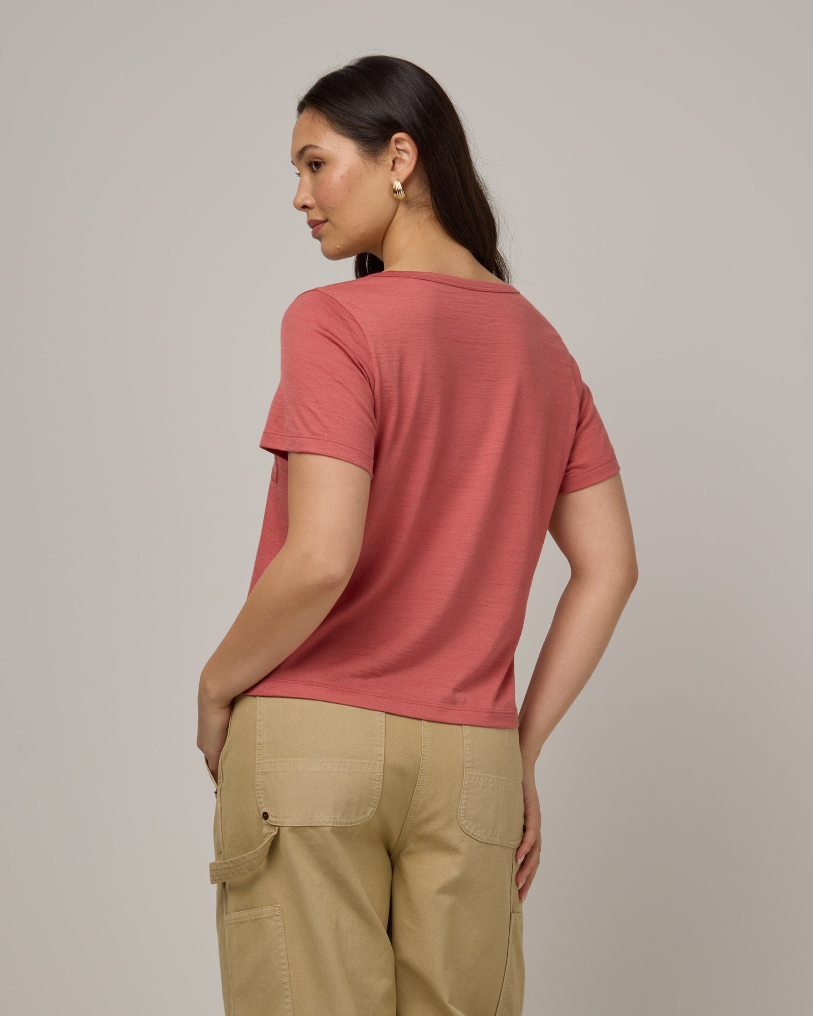 model-spec:Maile is 5'9", wearing a size M