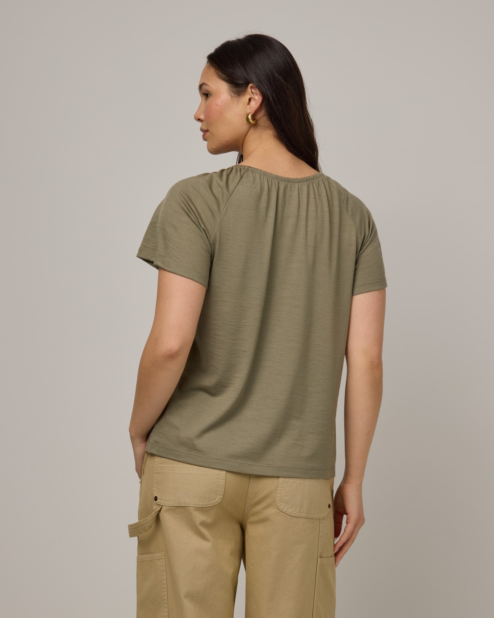 model-spec:Maile is 5'9", wearing a size M