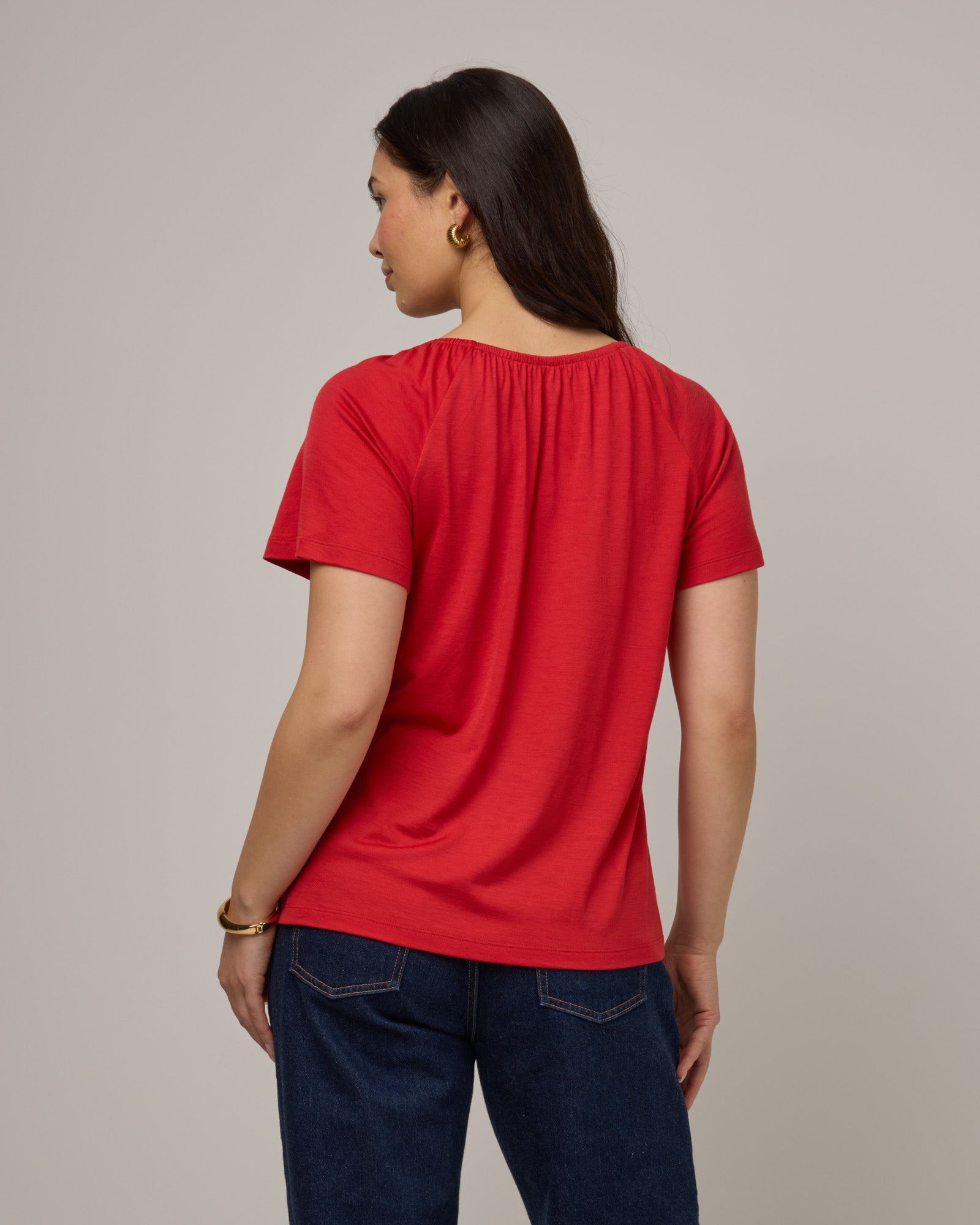 model-spec:Maile is 5'9", wearing a size M