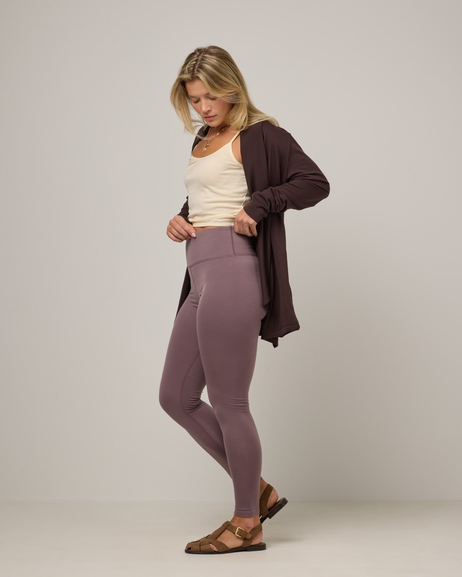 model-spec:Saasha is 5'9", wearing a size M