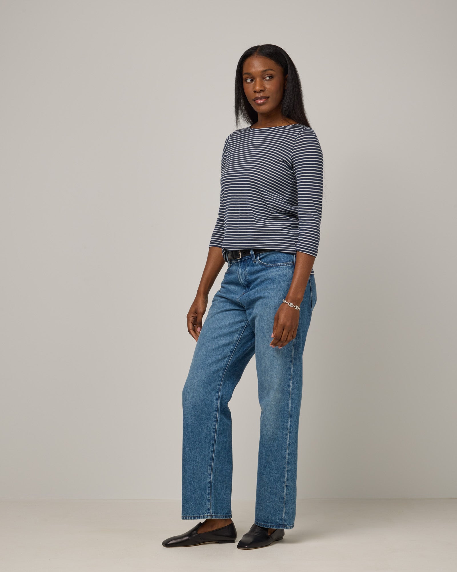 model-spec:Laah is 5'9", wearing a size M