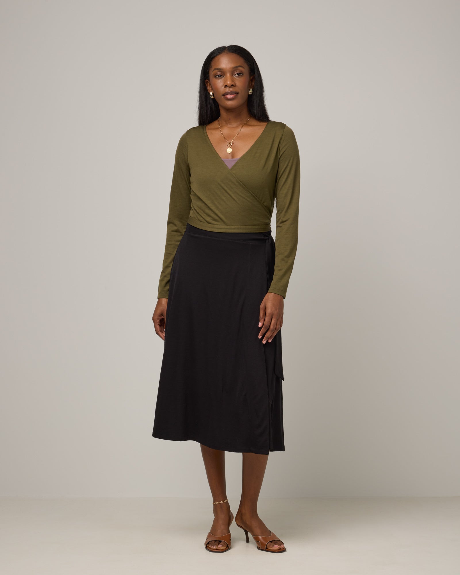 model-spec:Laah is 5'9", wearing a size M