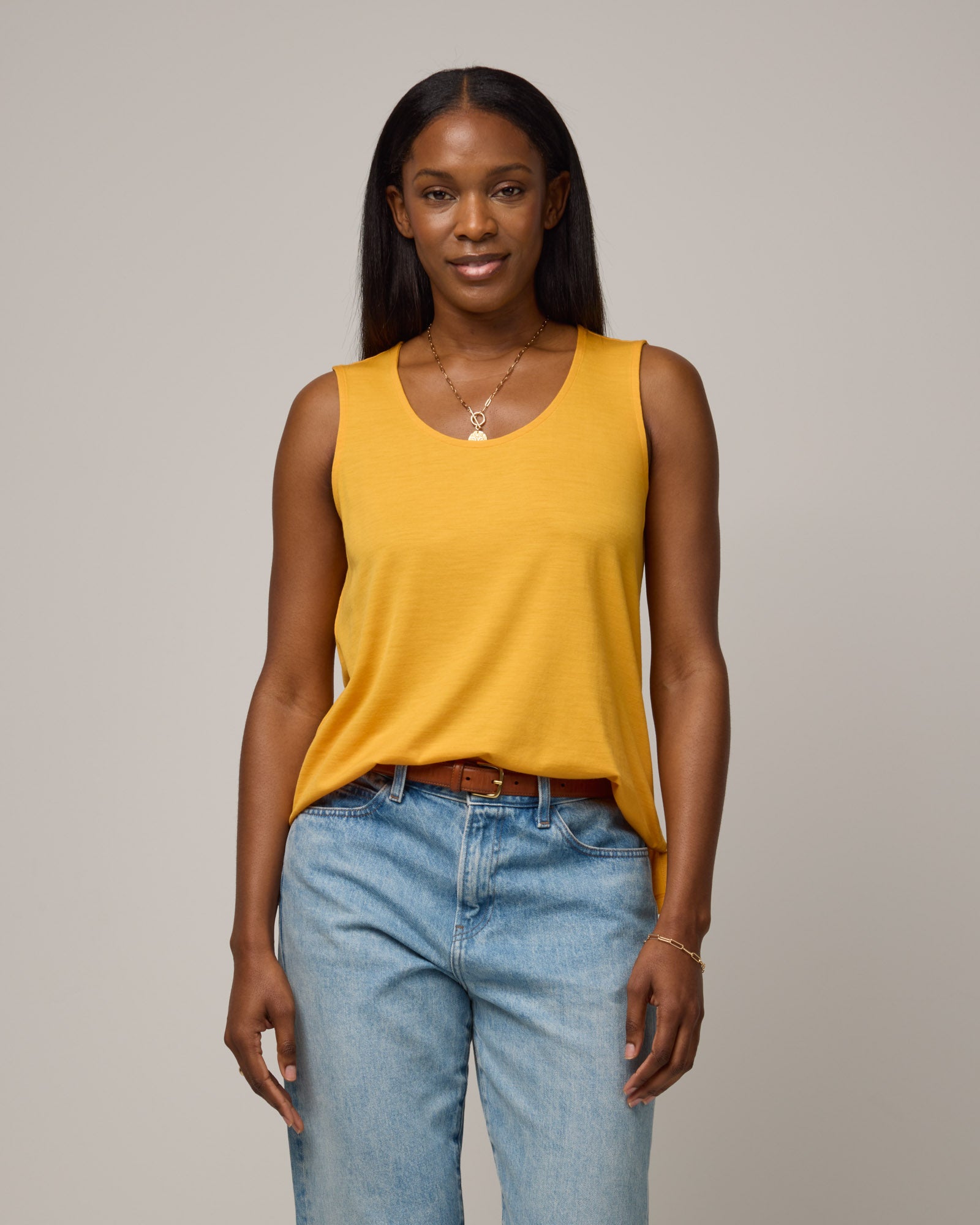 model-spec:Laah is 5'9", wearing a size M