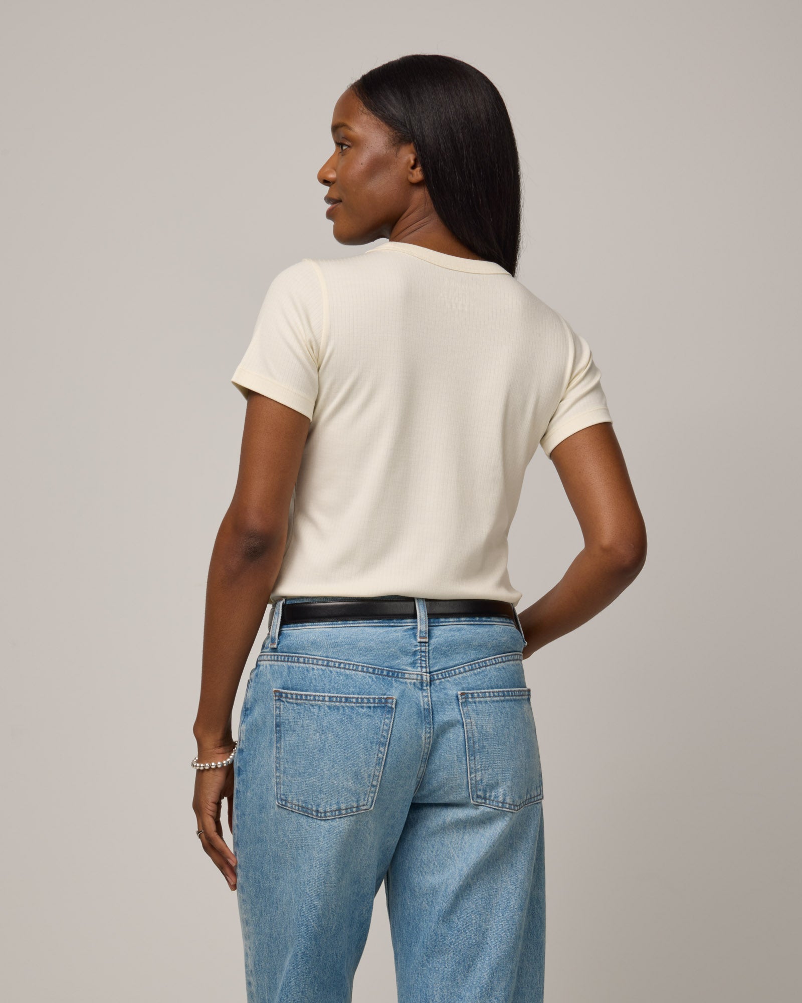 model-spec:Laah is 5'9", wearing a size M