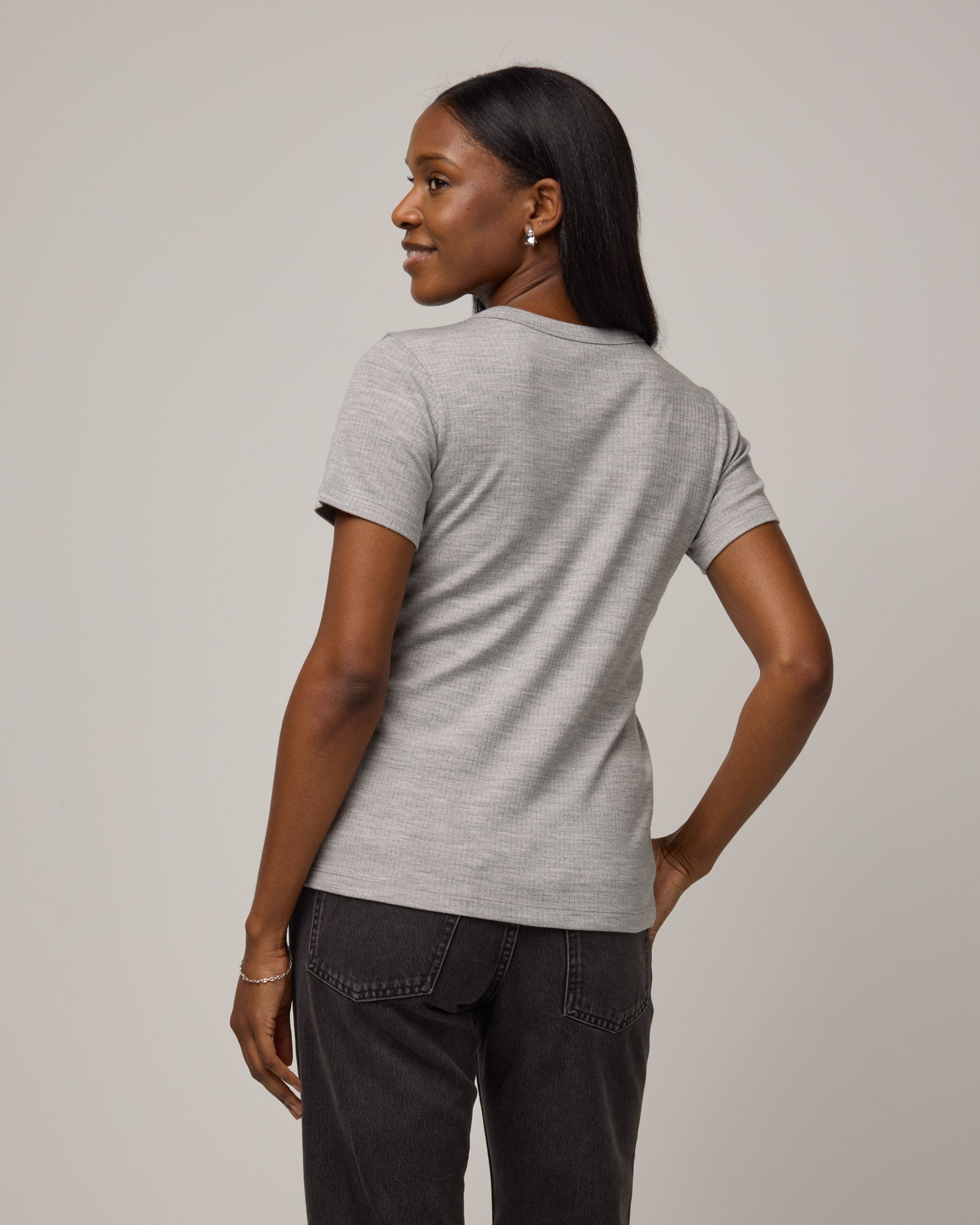 model-spec:Laah is 5'9", wearing a size M