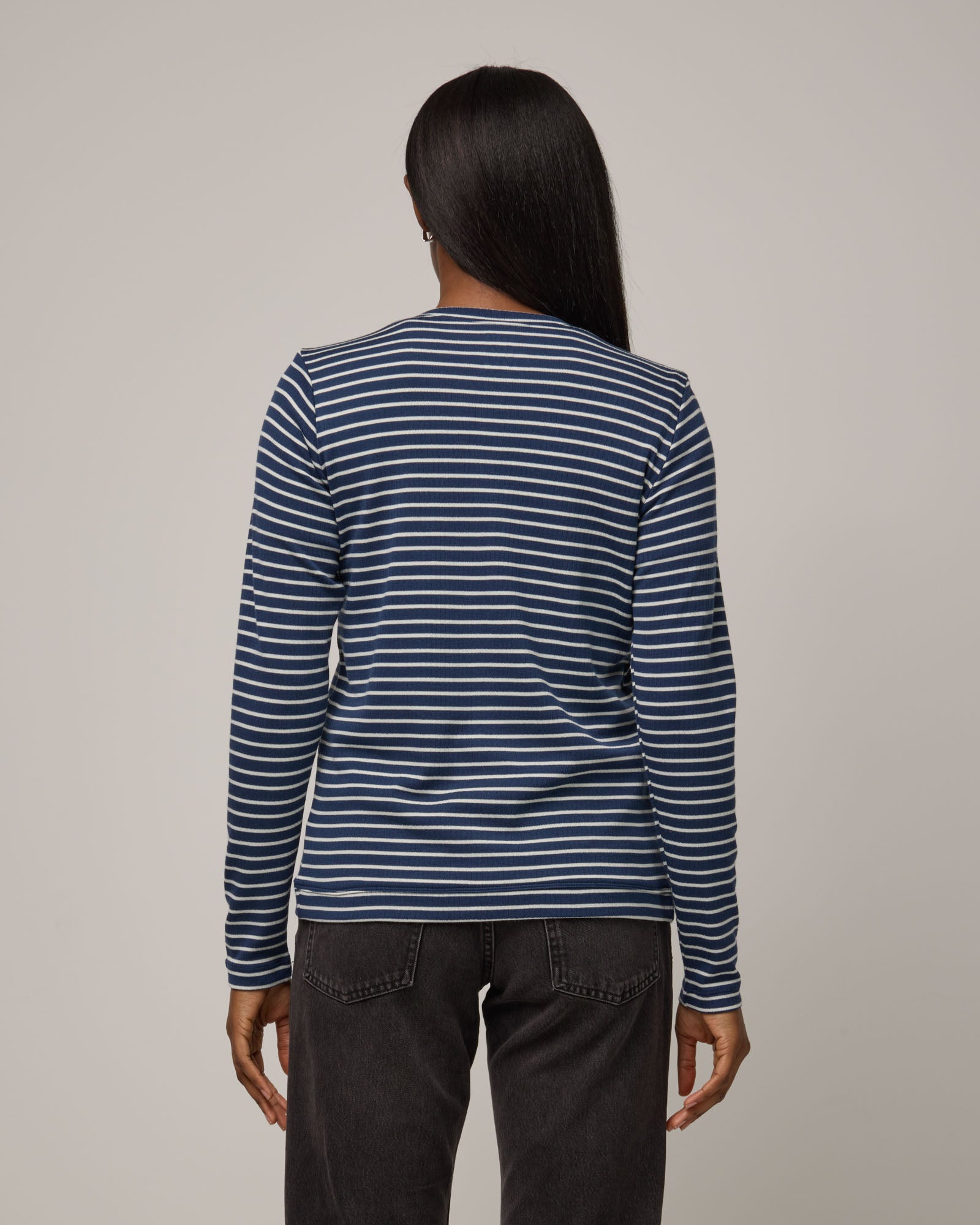 model-spec:Laah is 5'9", wearing a size M
