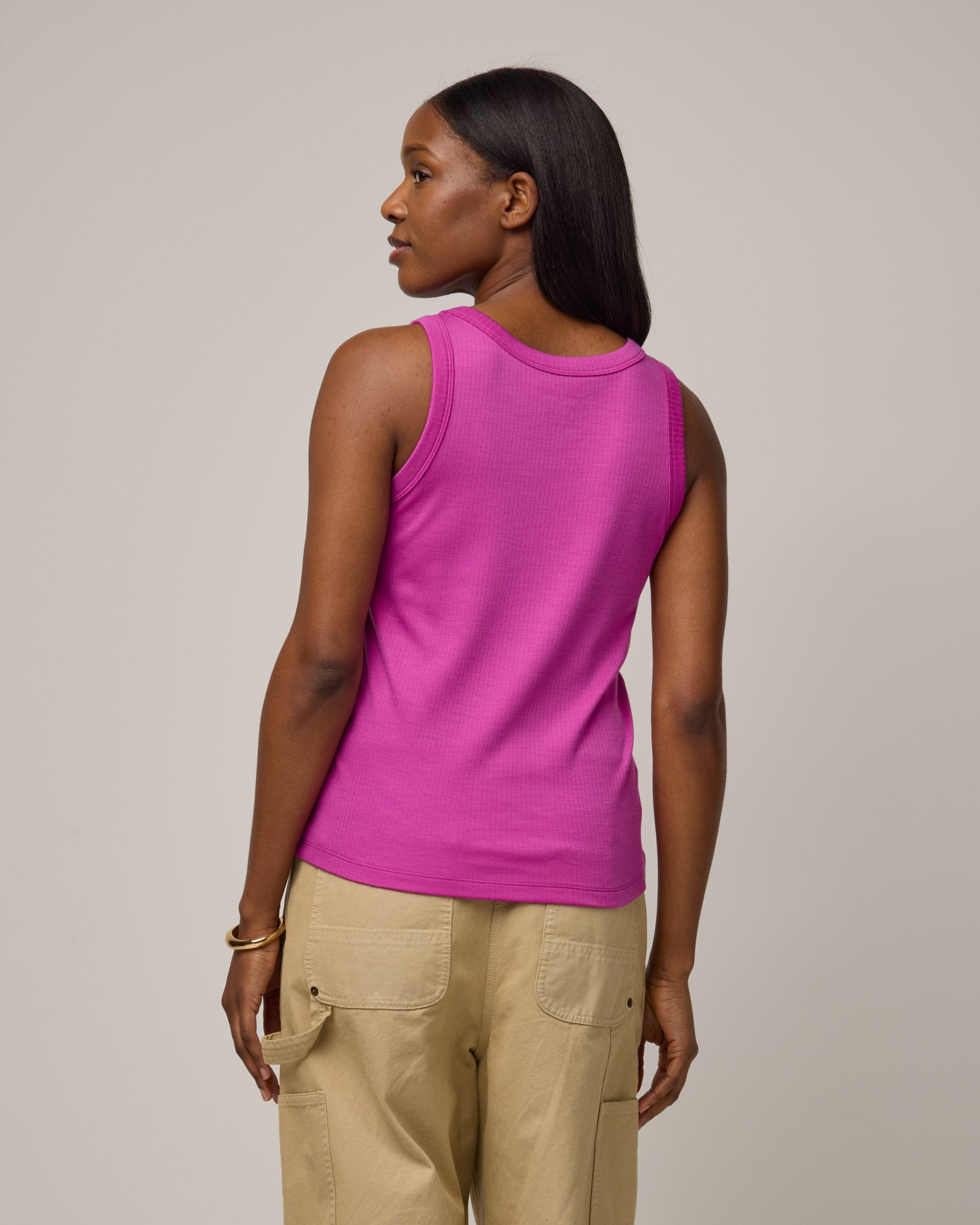 model-spec:Laah is 5'9", wearing a size M
