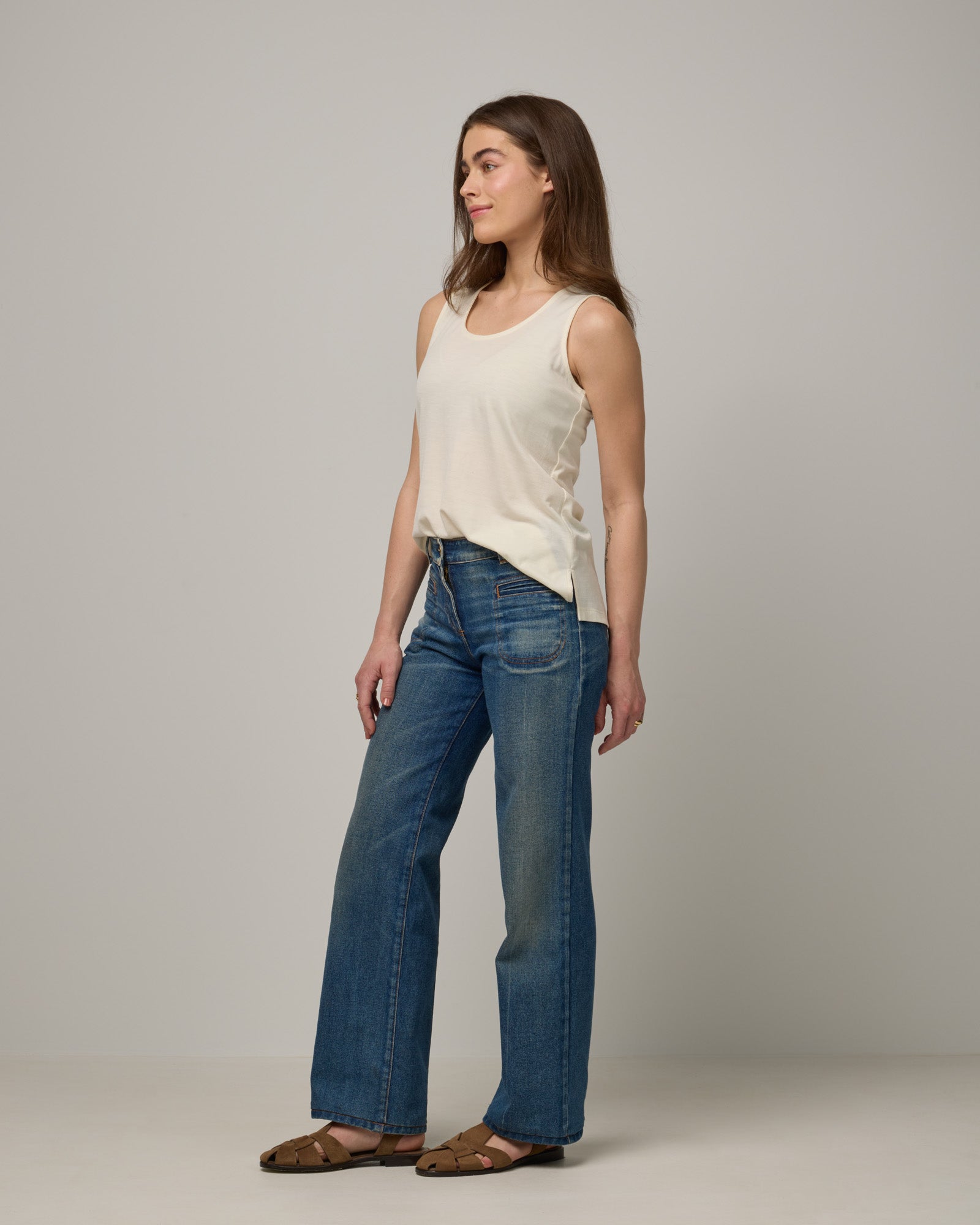 model-spec:Brenna is 5’7.5”, wearing a size XS