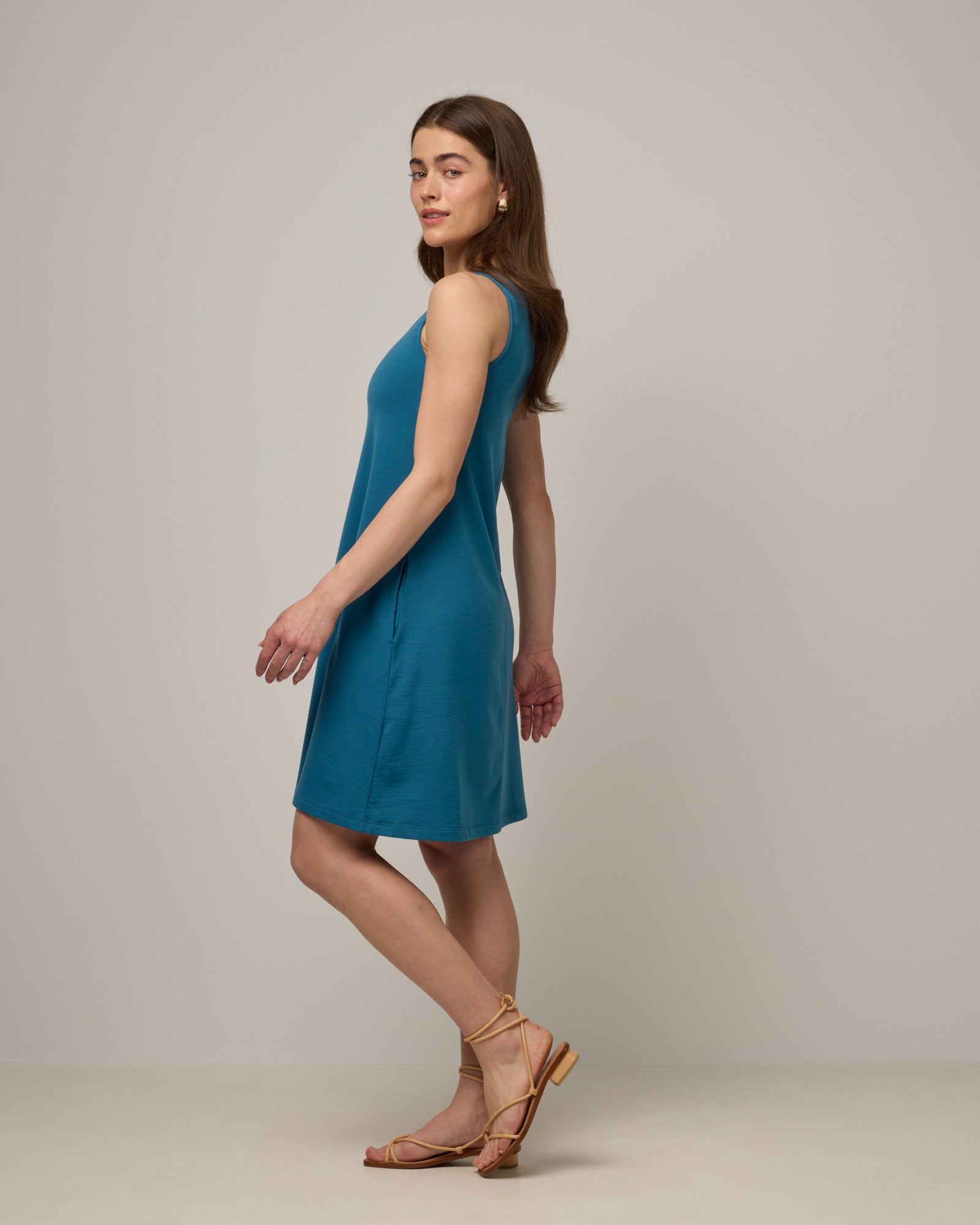model-spec:Brenna is 5’7.5”, wearing a size XS