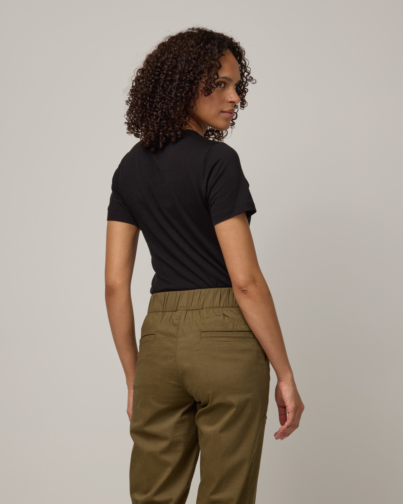 model-spec:Janiah is 5'7", wearing a size XS