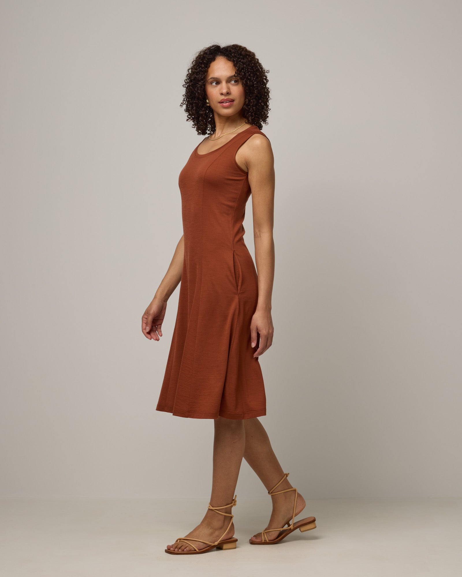 model-spec:Janiah is 5'7", wearing a size XS