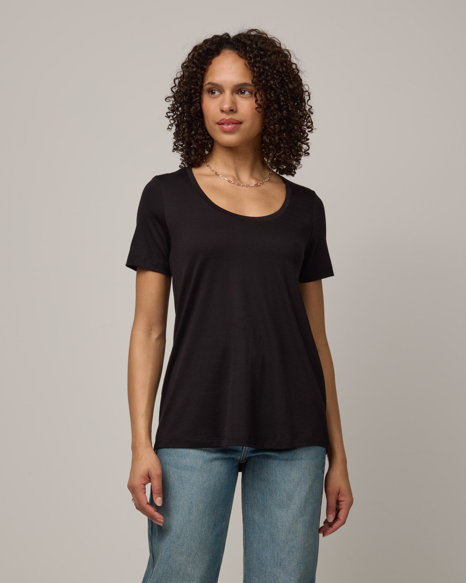 model-spec:Janiah is 5'7", wearing a size XS