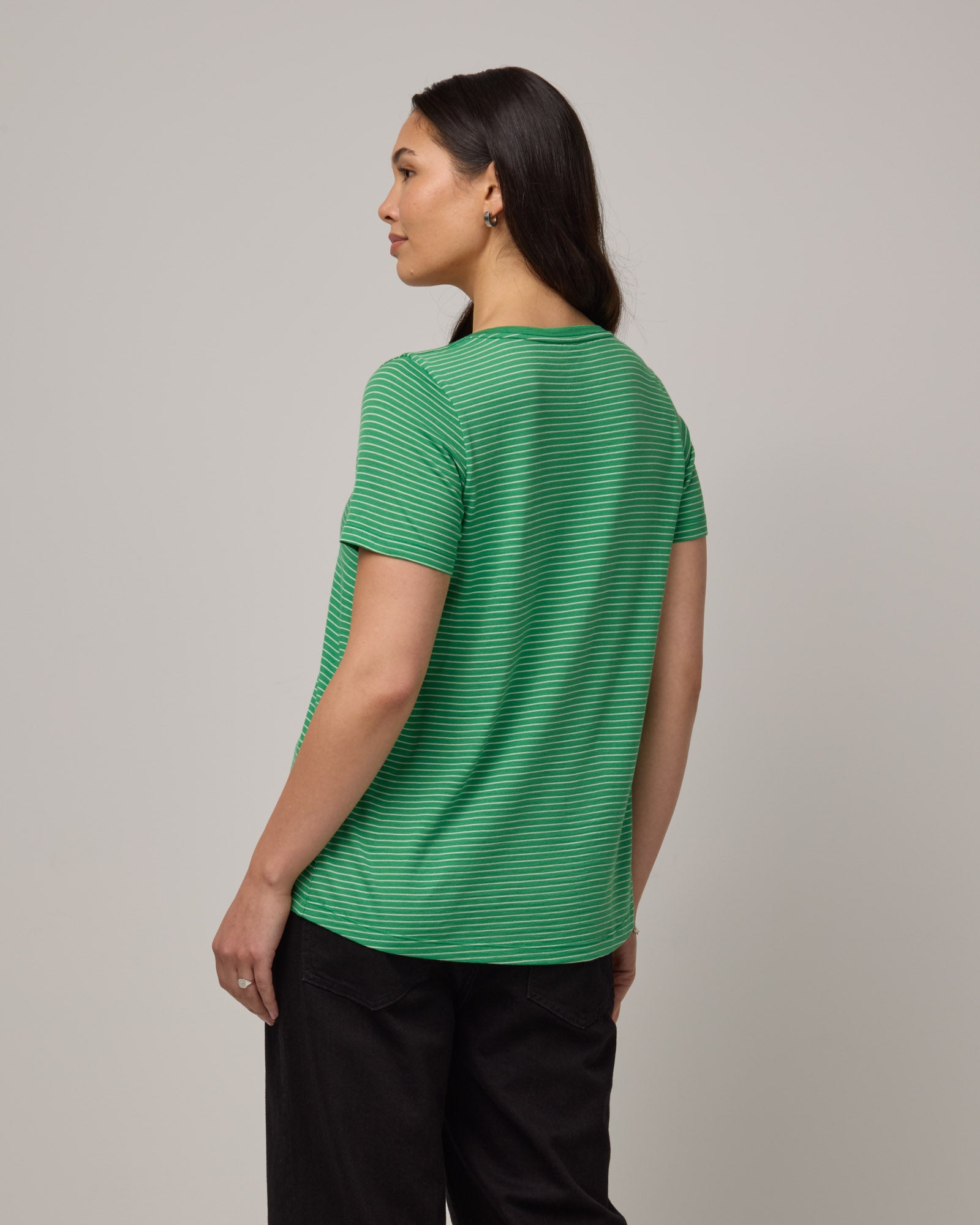 model-spec:Maile is 5'9", wearing a size M