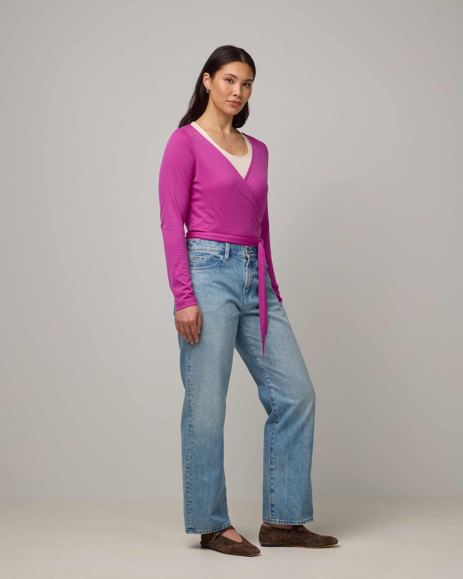 model-spec:Maile is 5'9", wearing a size M