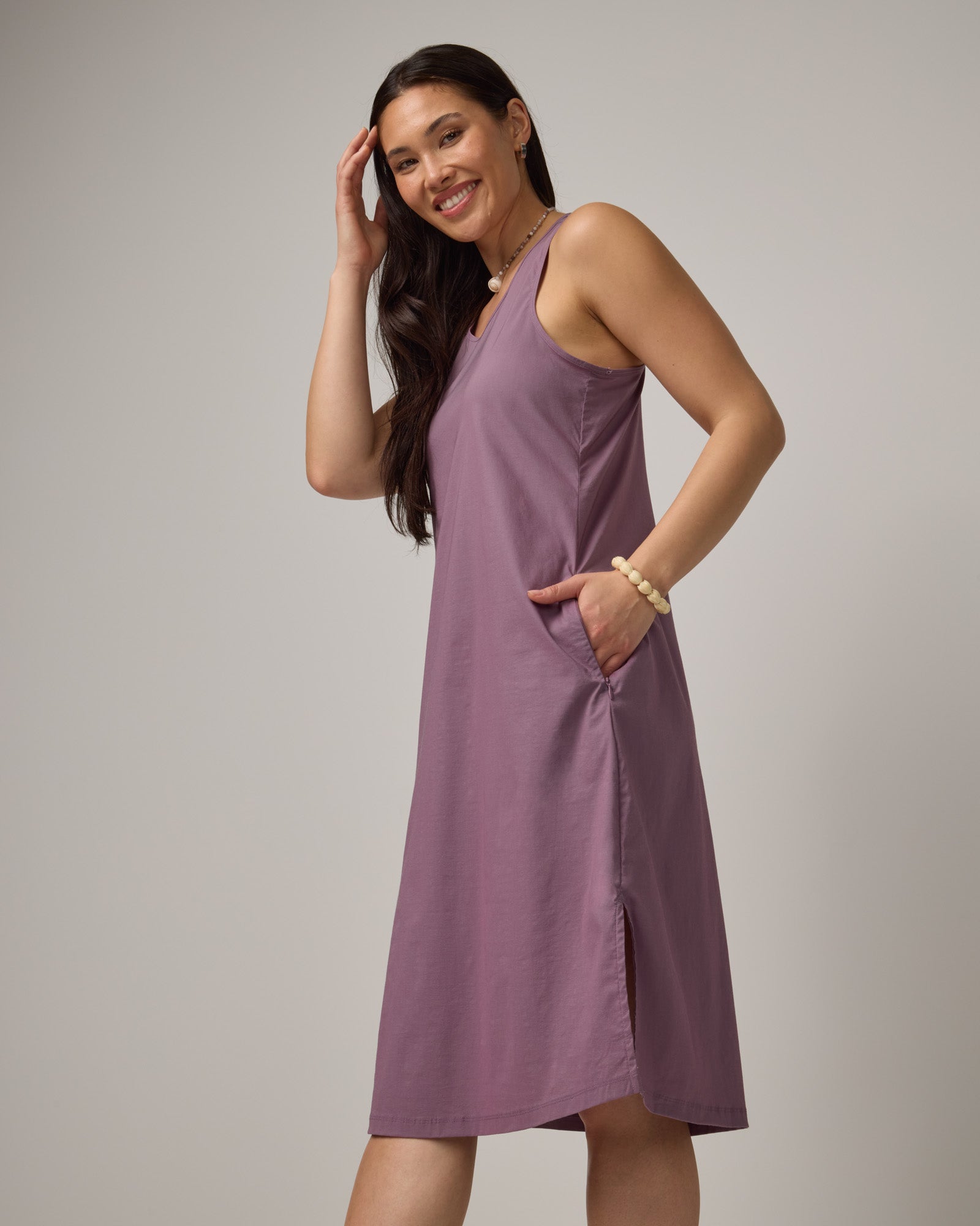 model-spec:Maile is 5'9", wearing a size M