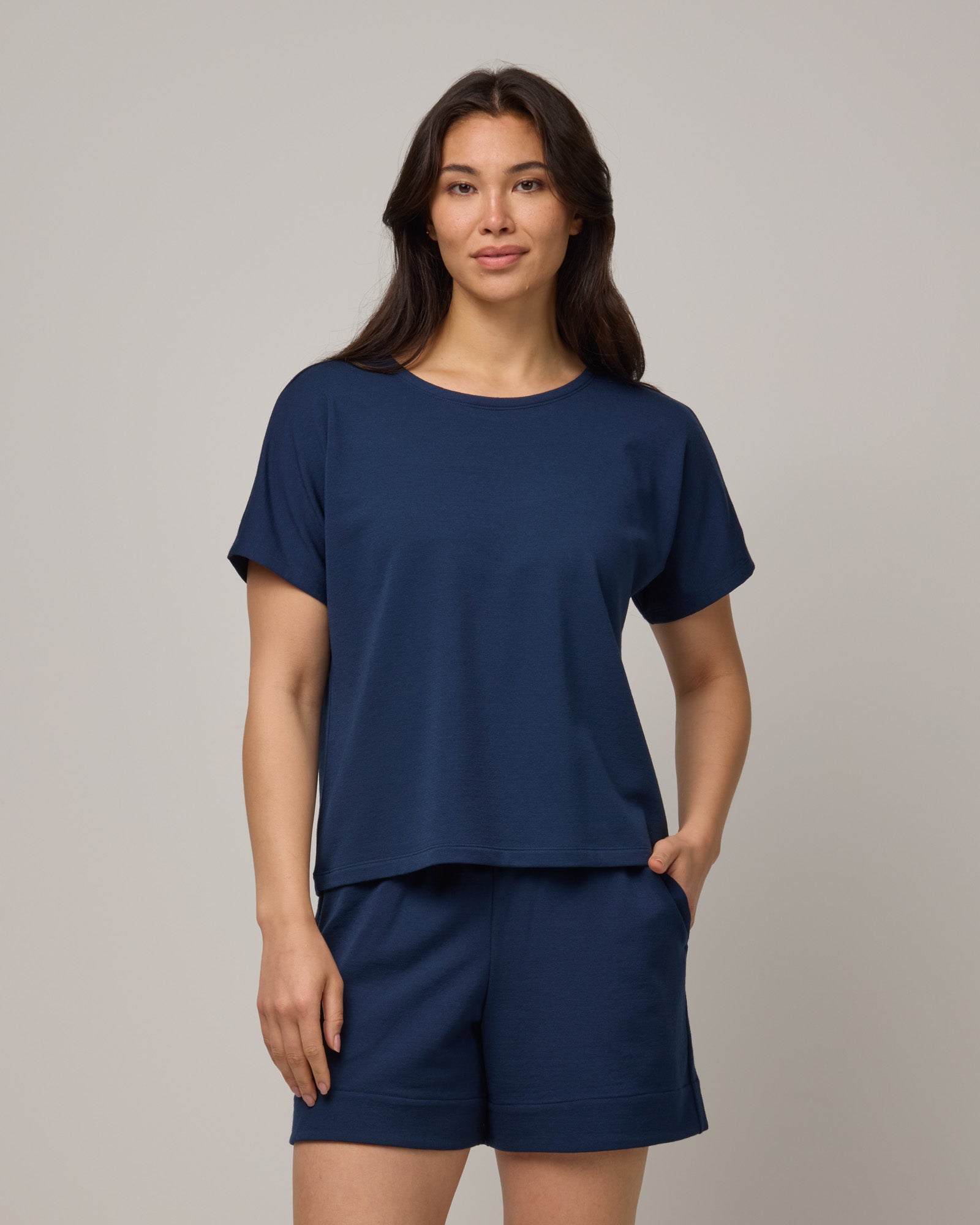model-spec:Maile is 5'9", wearing a size M