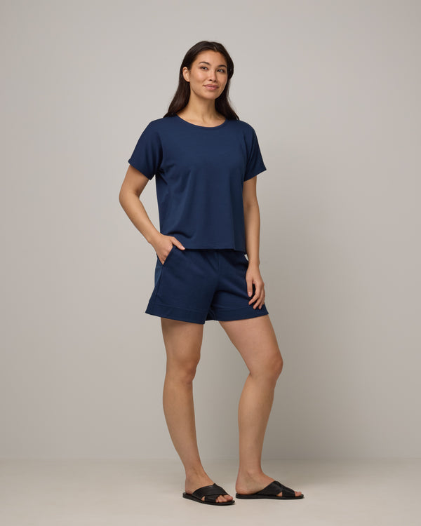 model-spec:Maile is 5'9", wearing a size M