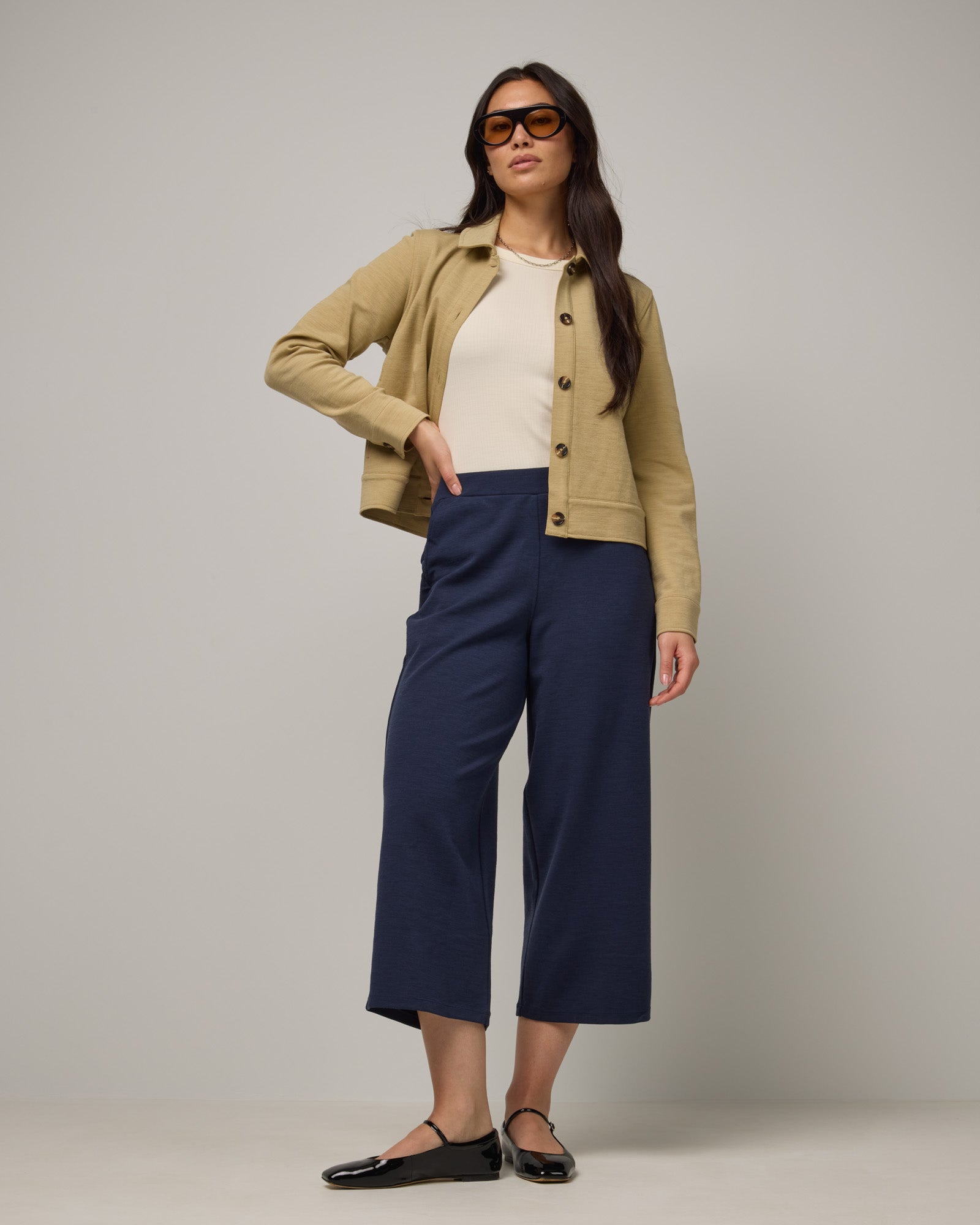 model-spec: Maile is 5'9", wearing a size M Regular