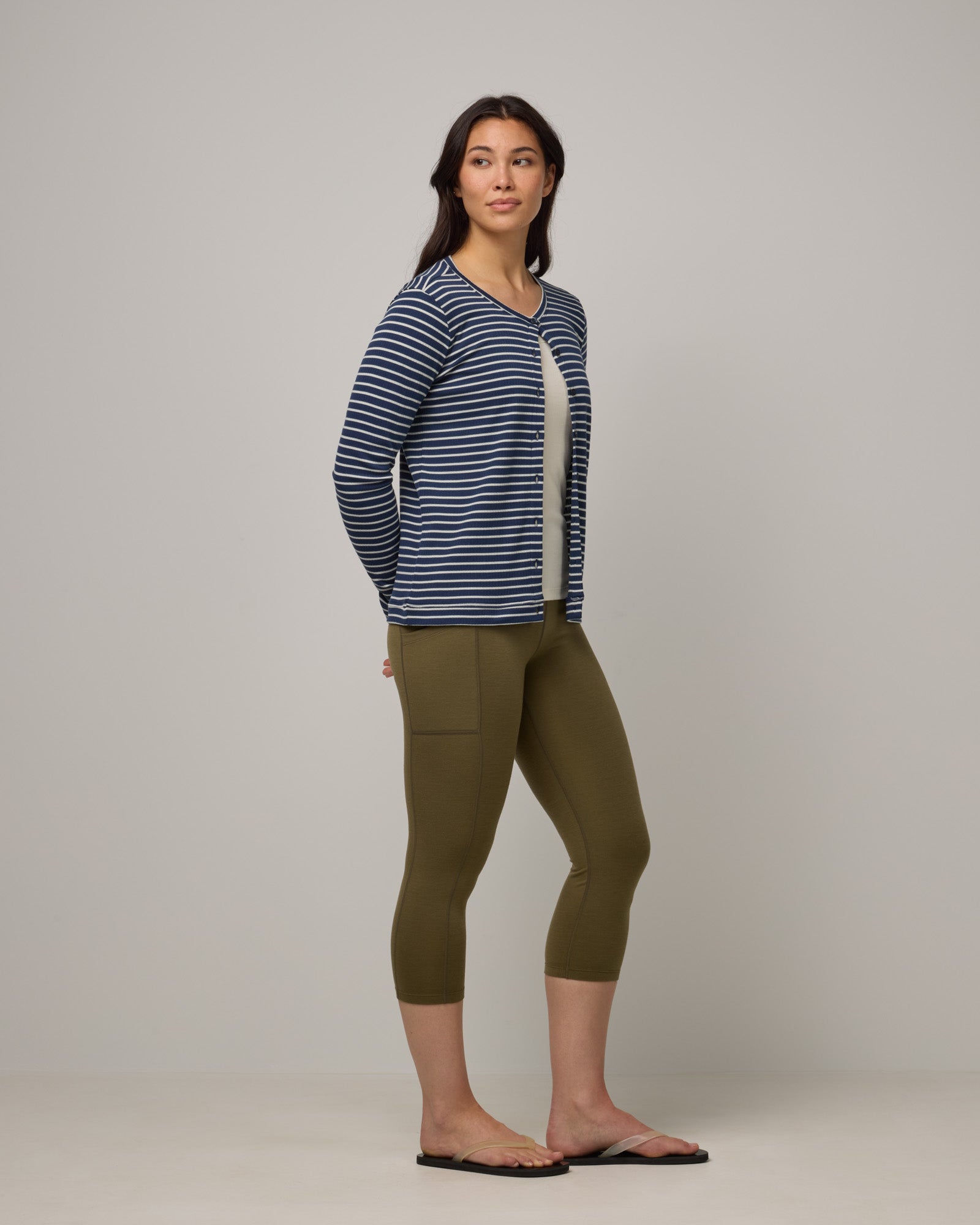 model-spec:Maile is 5'9", wearing a size M