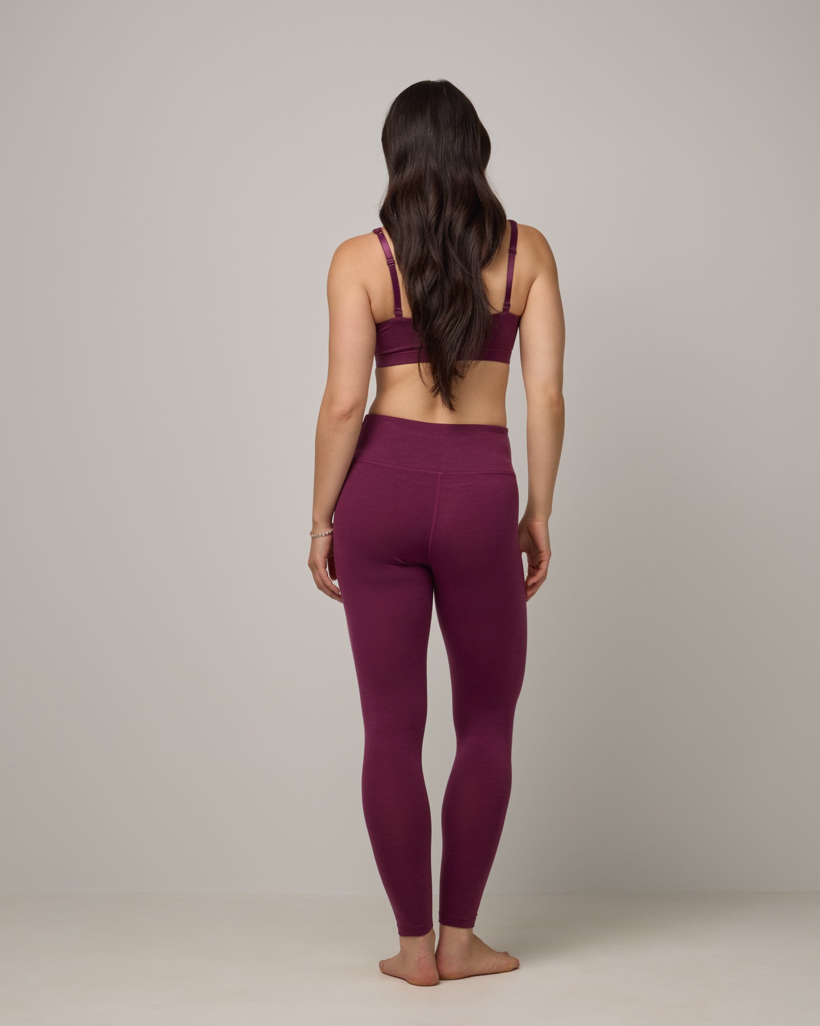 model-spec:Maile is is 5’9”, wearing a size M