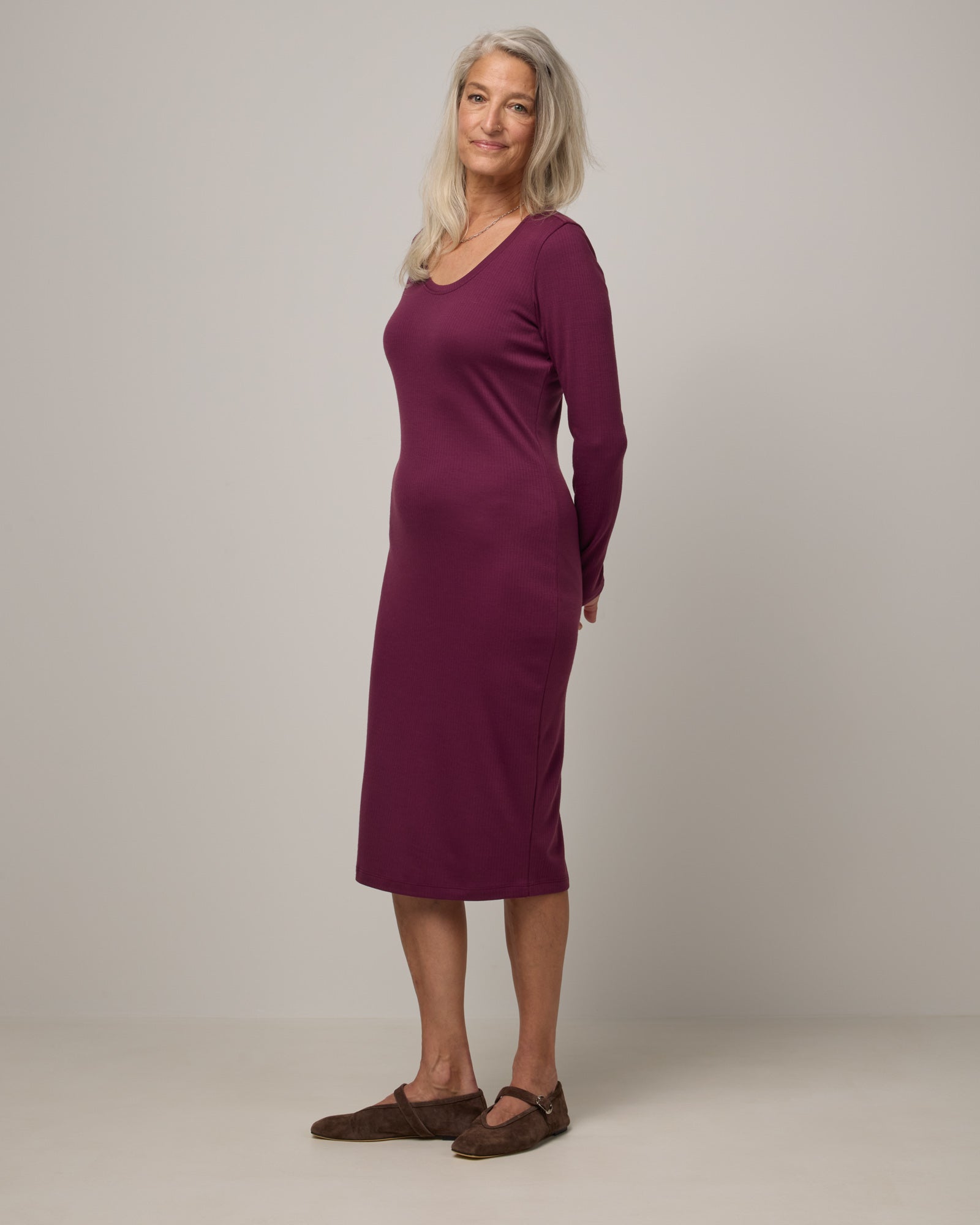 model-spec:Catherine is is 5’8”, wearing a size S