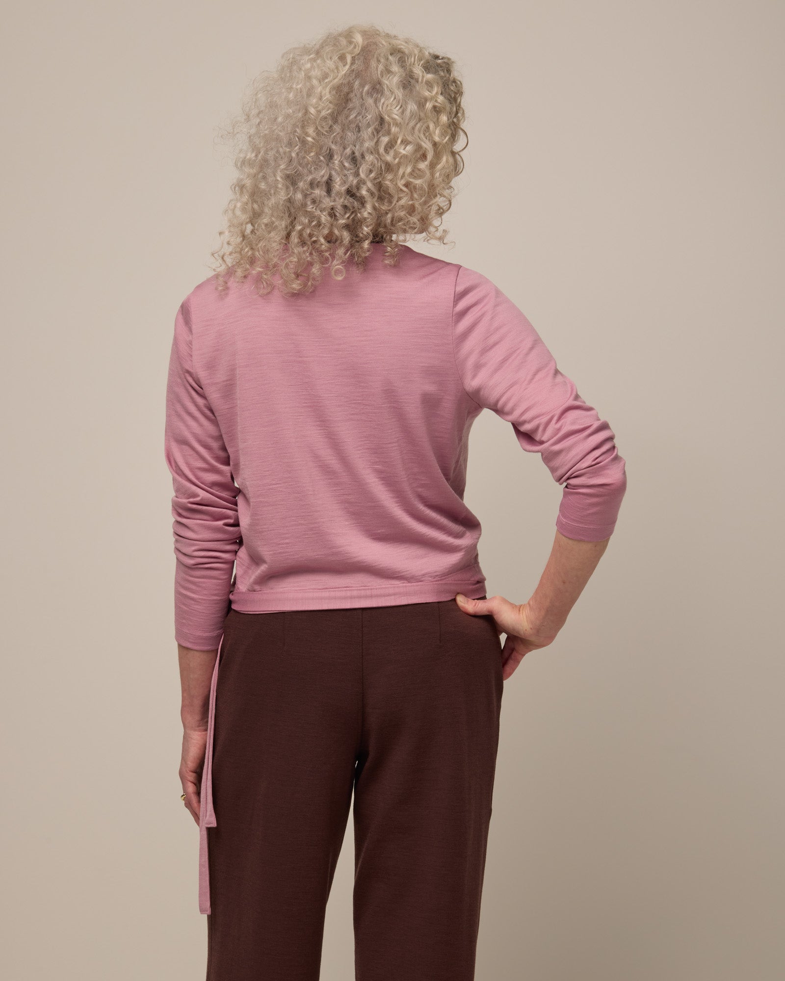 model-spec:Shannon is 5’6”, wearing a size S