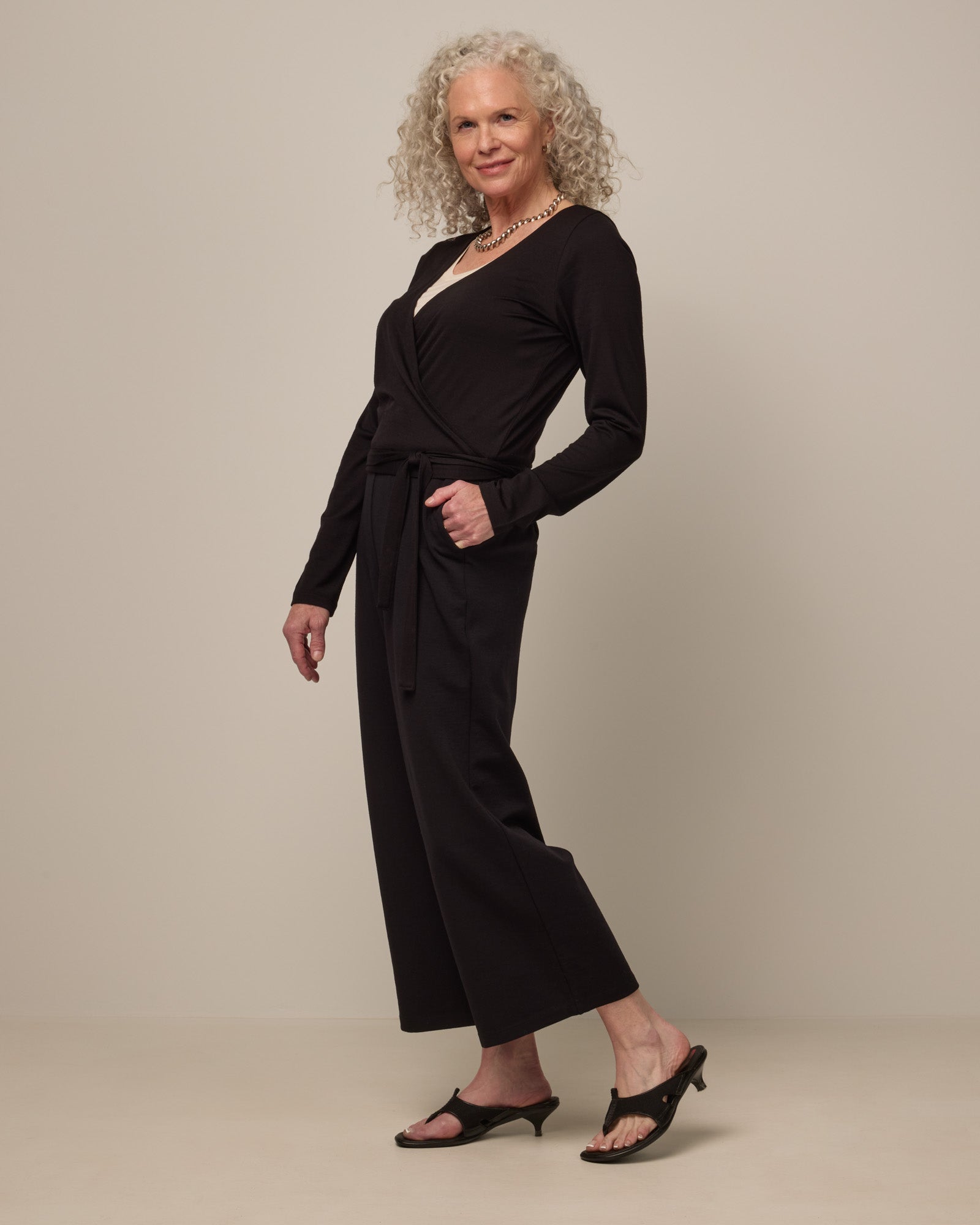 model-spec:Shannon is 5’6”, wearing a size S