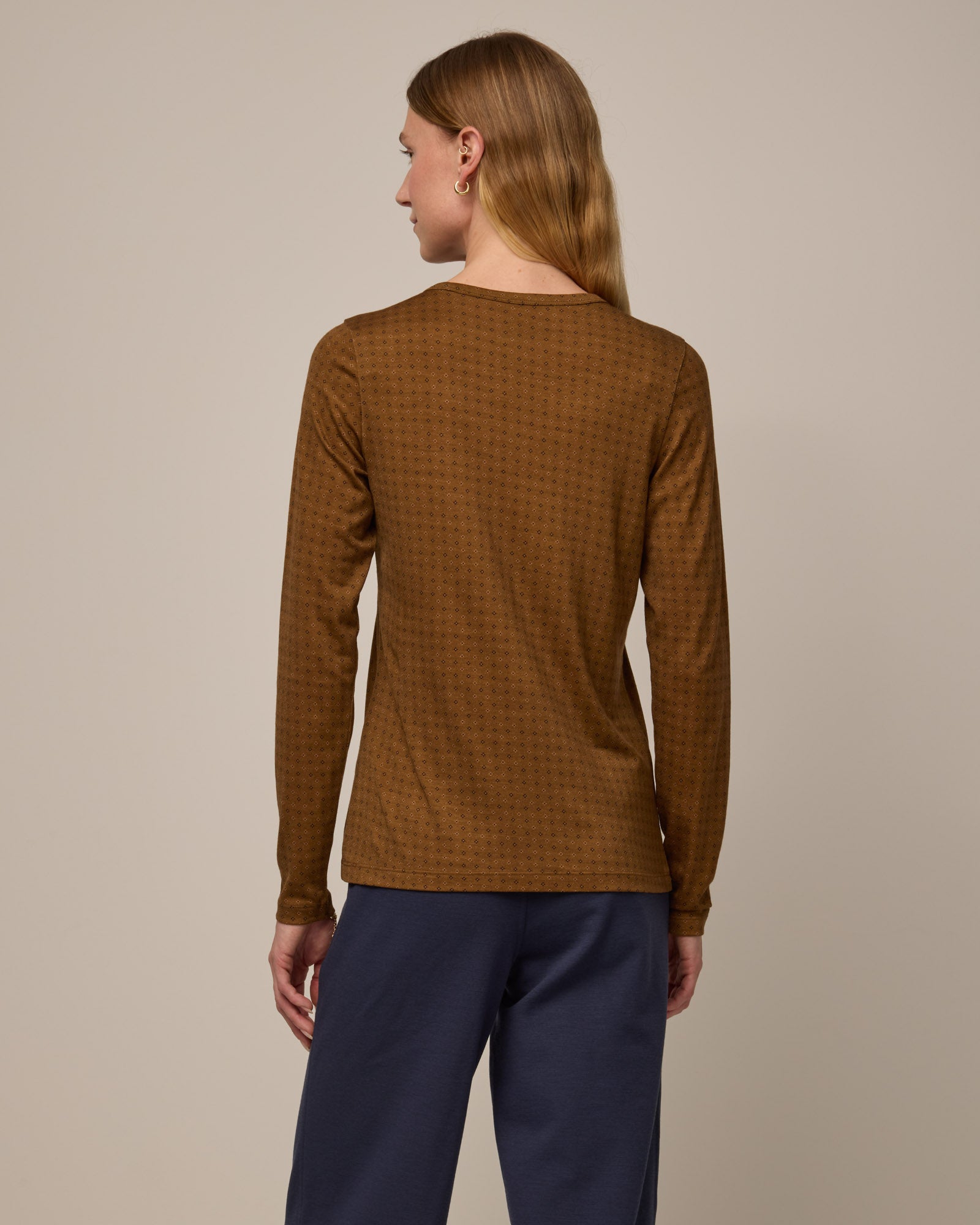 model-spec:Madison is 5’10” wearing a size S
